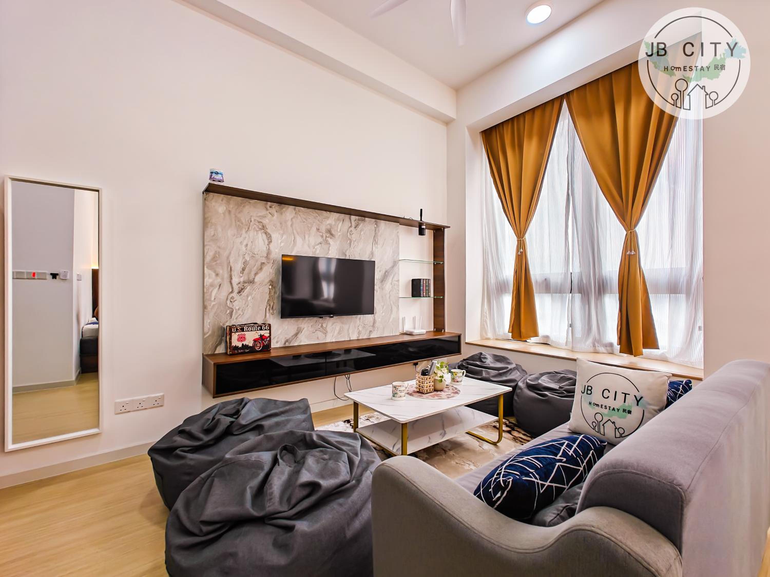 Studio Apartment with Harbor View photo 3