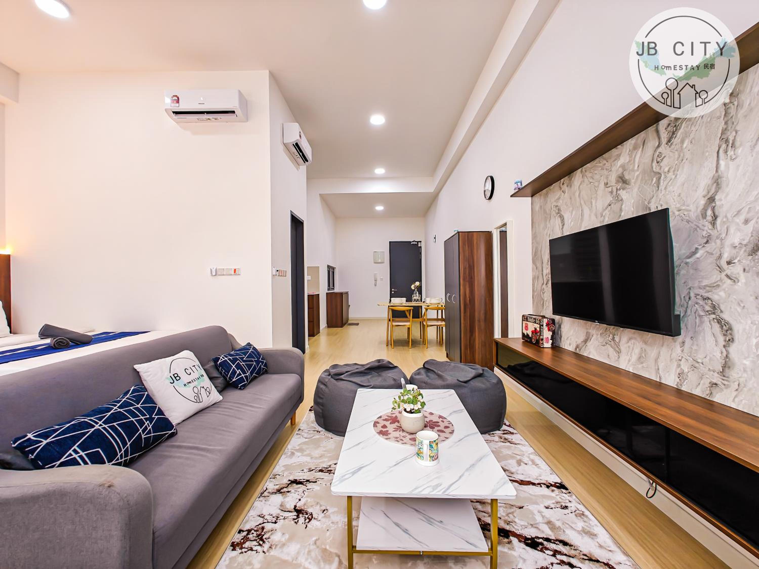 Studio Apartment with Harbor View photo 2
