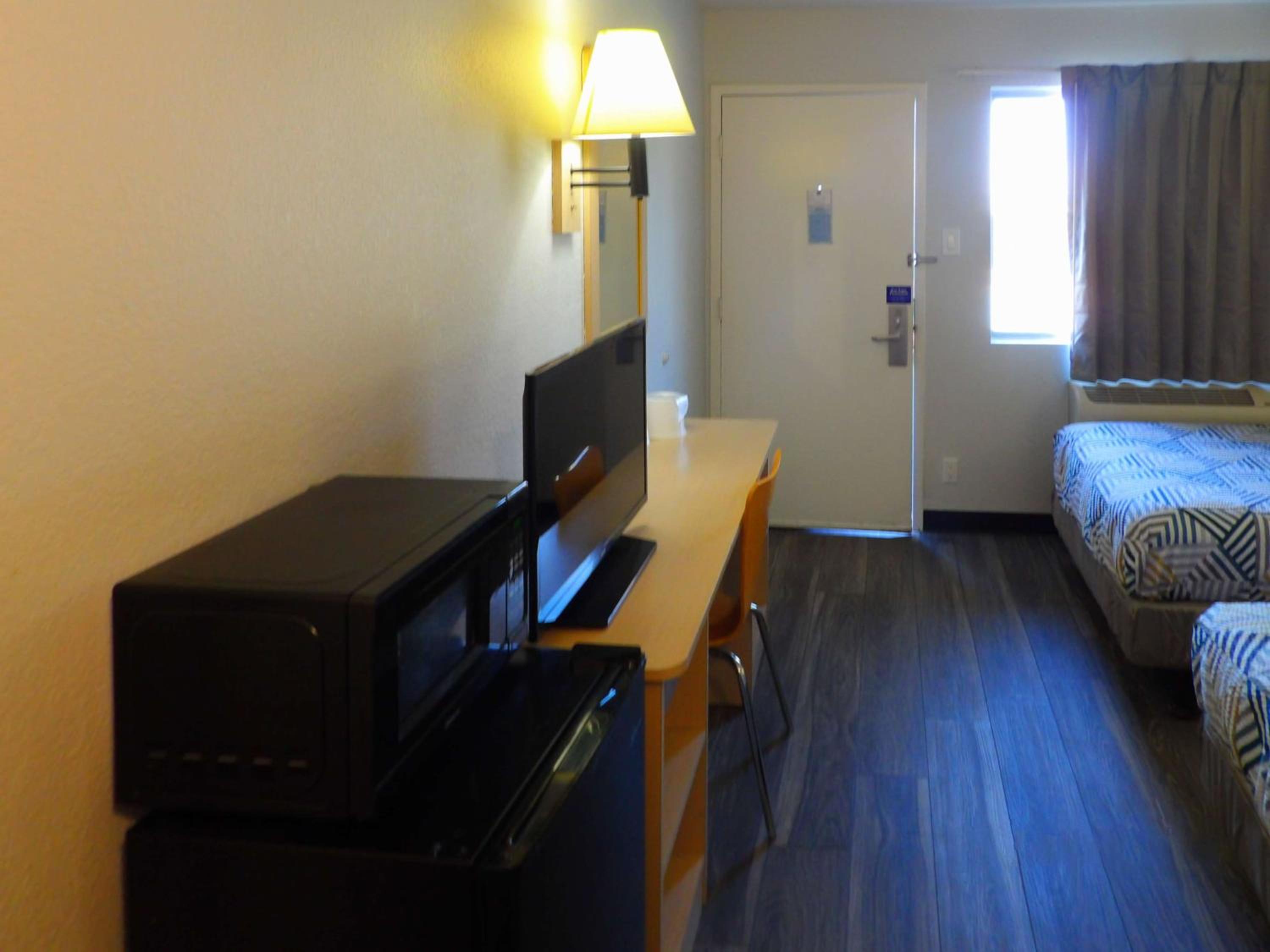 Quadruple Room - Non-Smoking - Photo 1