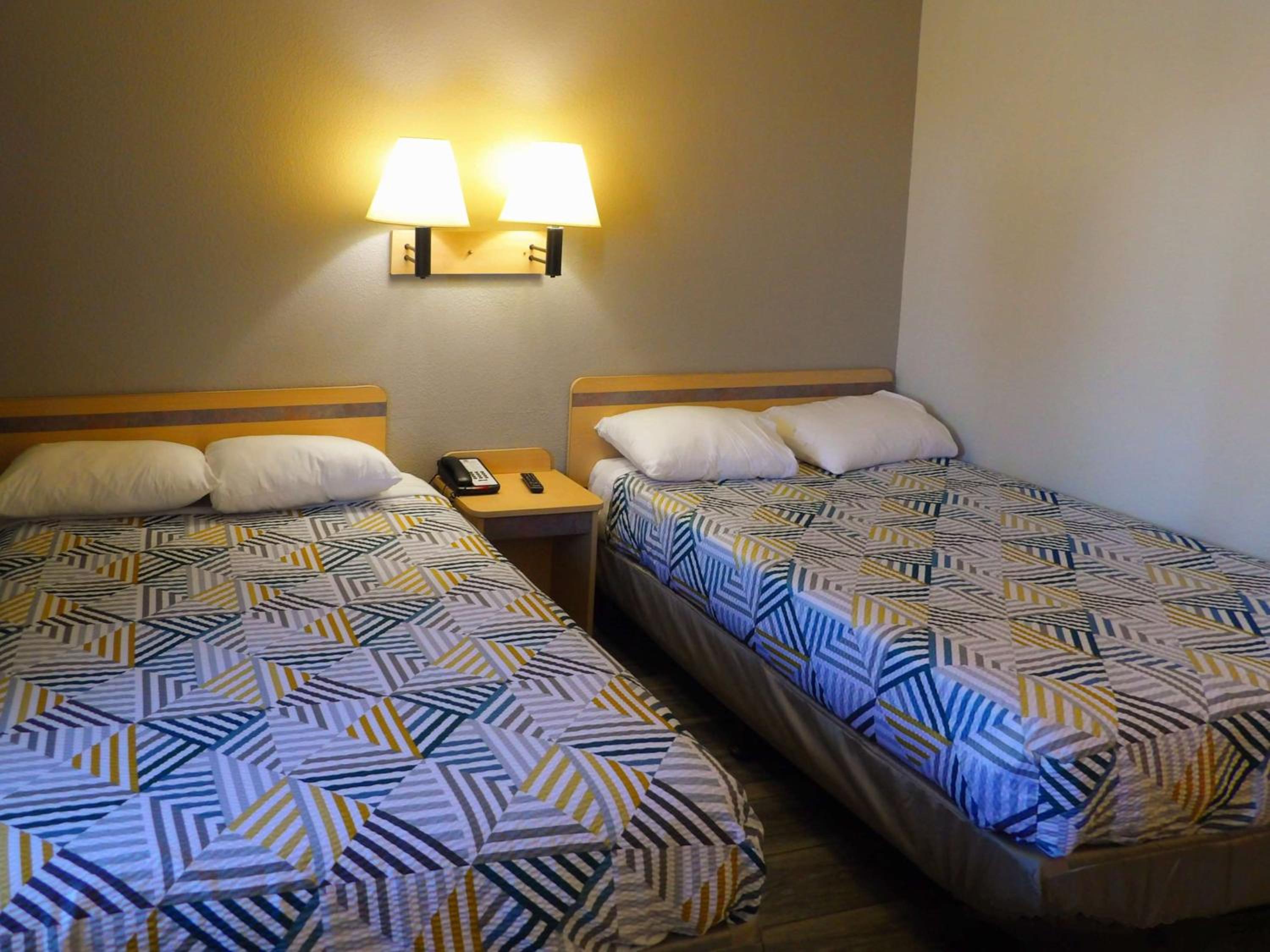 Quadruple Room - Non-Smoking - Photo 2