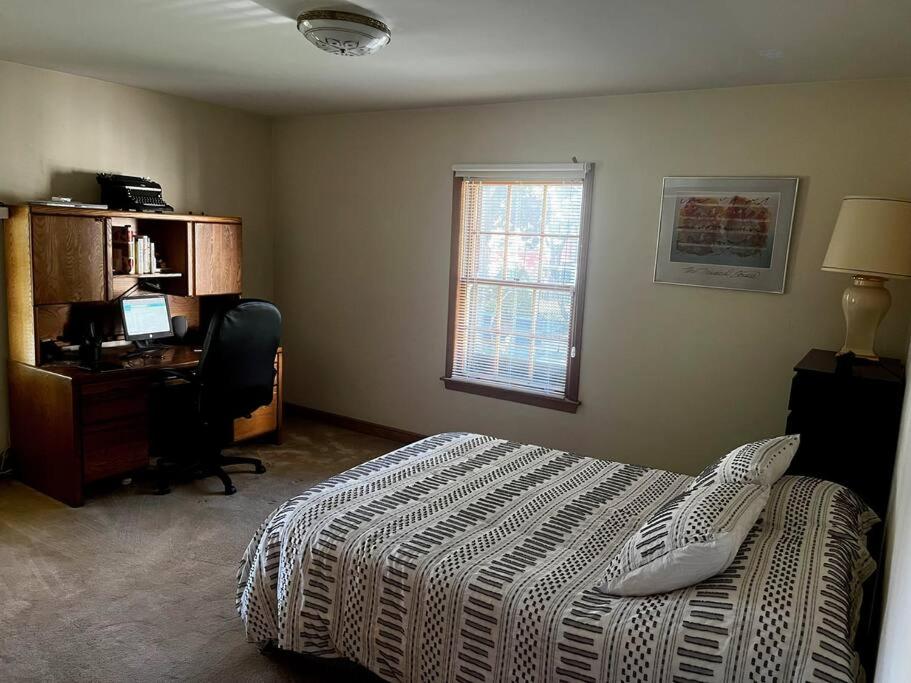 Three-Bedroom House photo 3