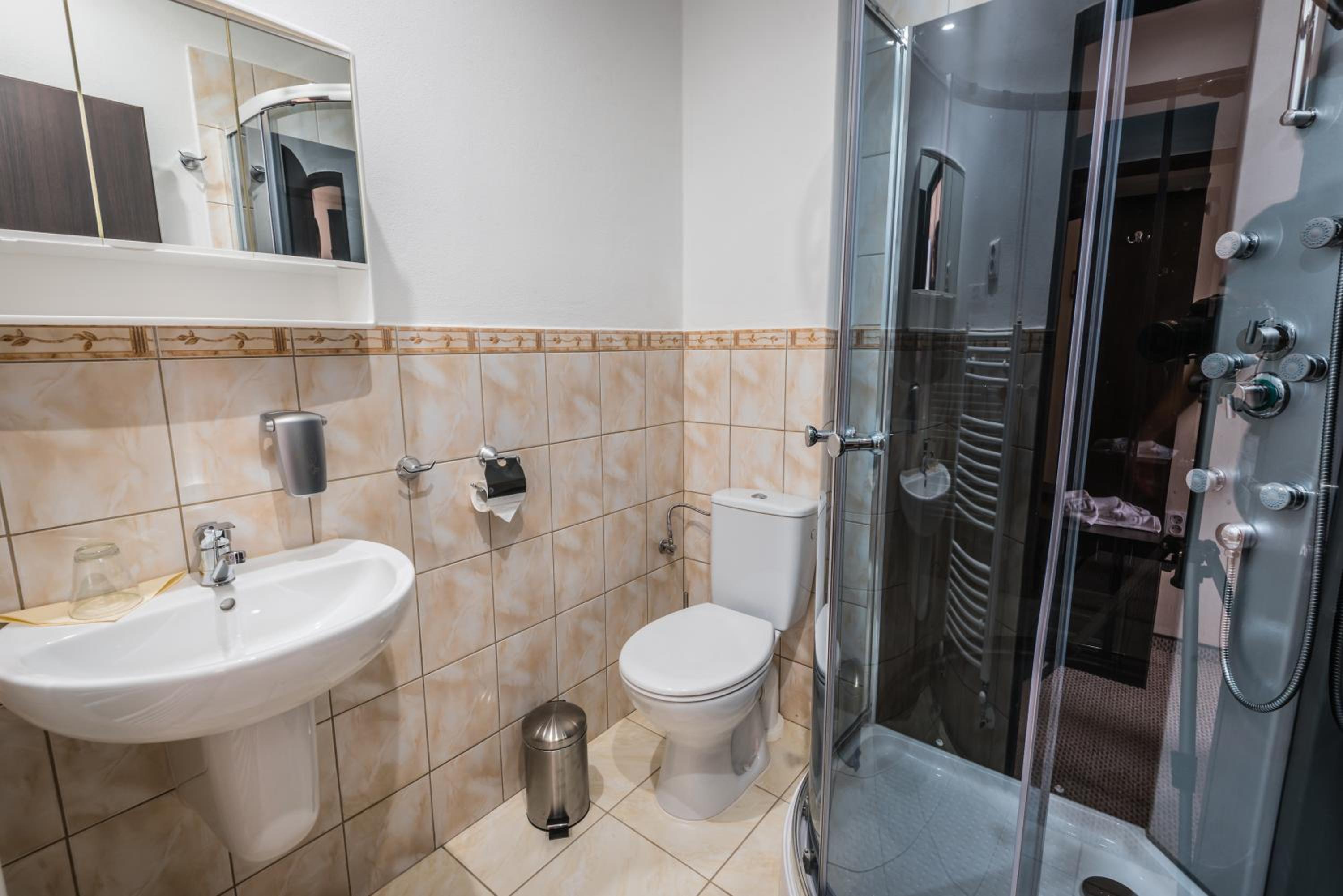 Standard Twin Room - Photo 3