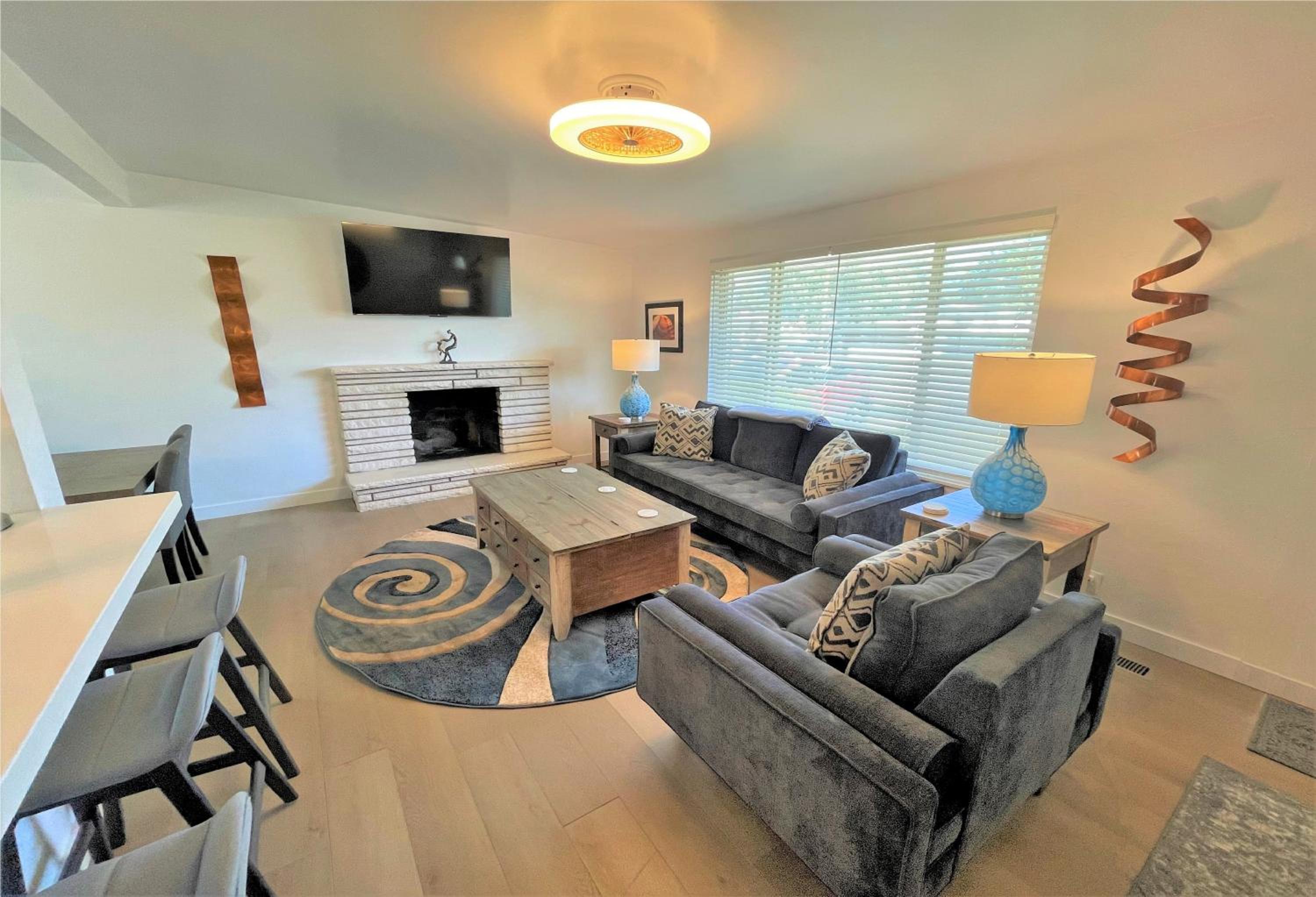 Seven-Bedroom House photo 1