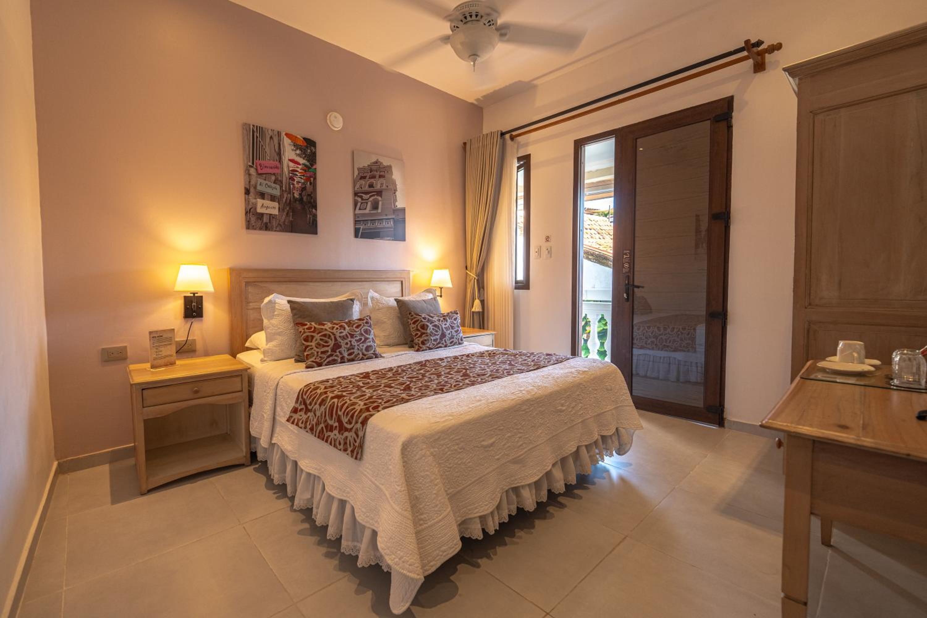 Standard Queen Room - Photo 1