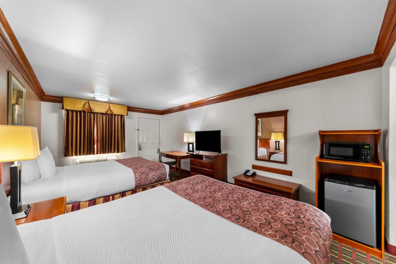 Queen Room with Two Queen Beds - Non-Smoking