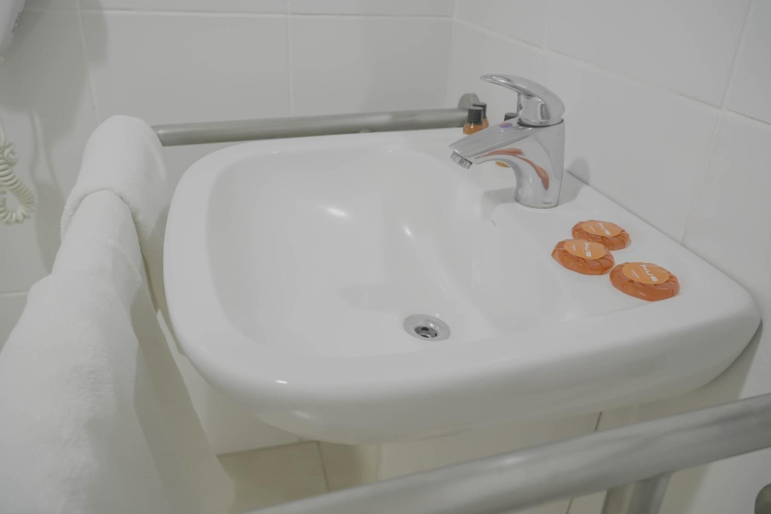 Standard Double Room - Accessible photo 3