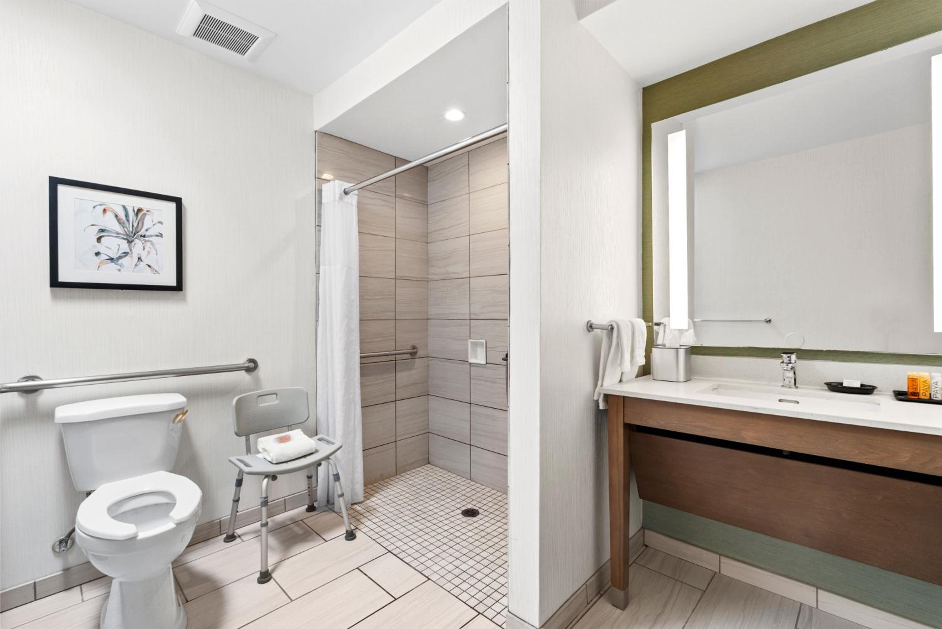 Queen Room - Disability Access