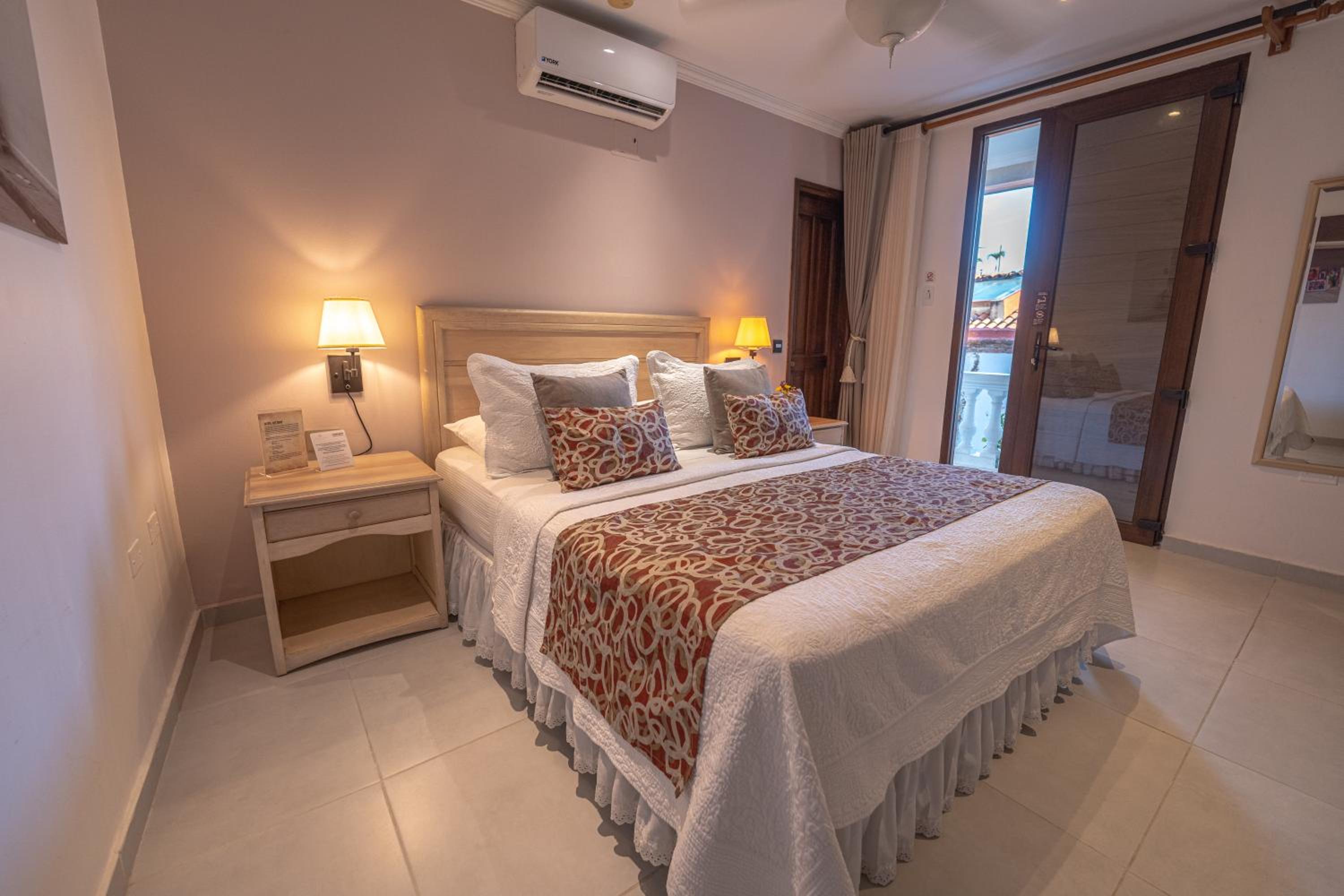 Standard Queen Room - Photo 2