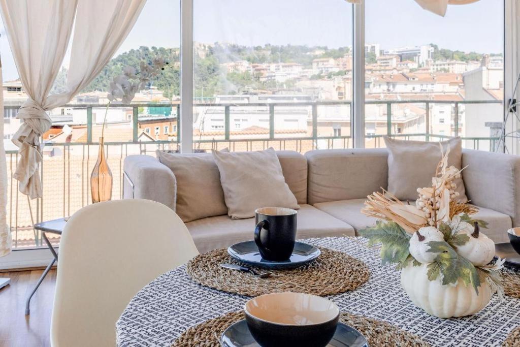 Two-Bedroom Apartment with Balcony and Terrace photo 2