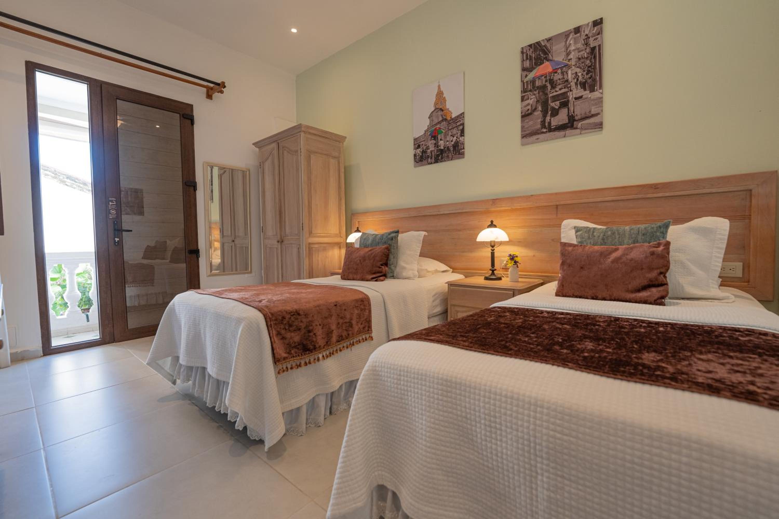 Standard Twin Room - Photo 1