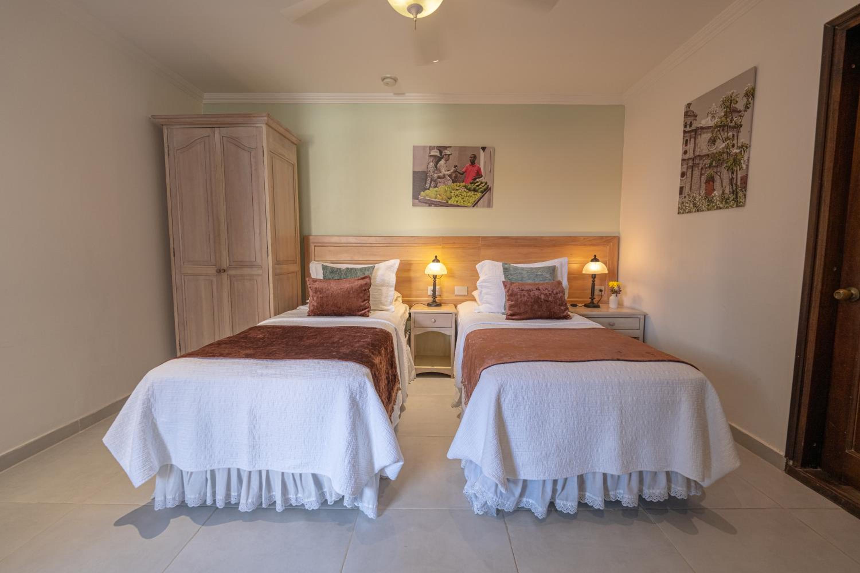 Standard Twin Room - Photo 9