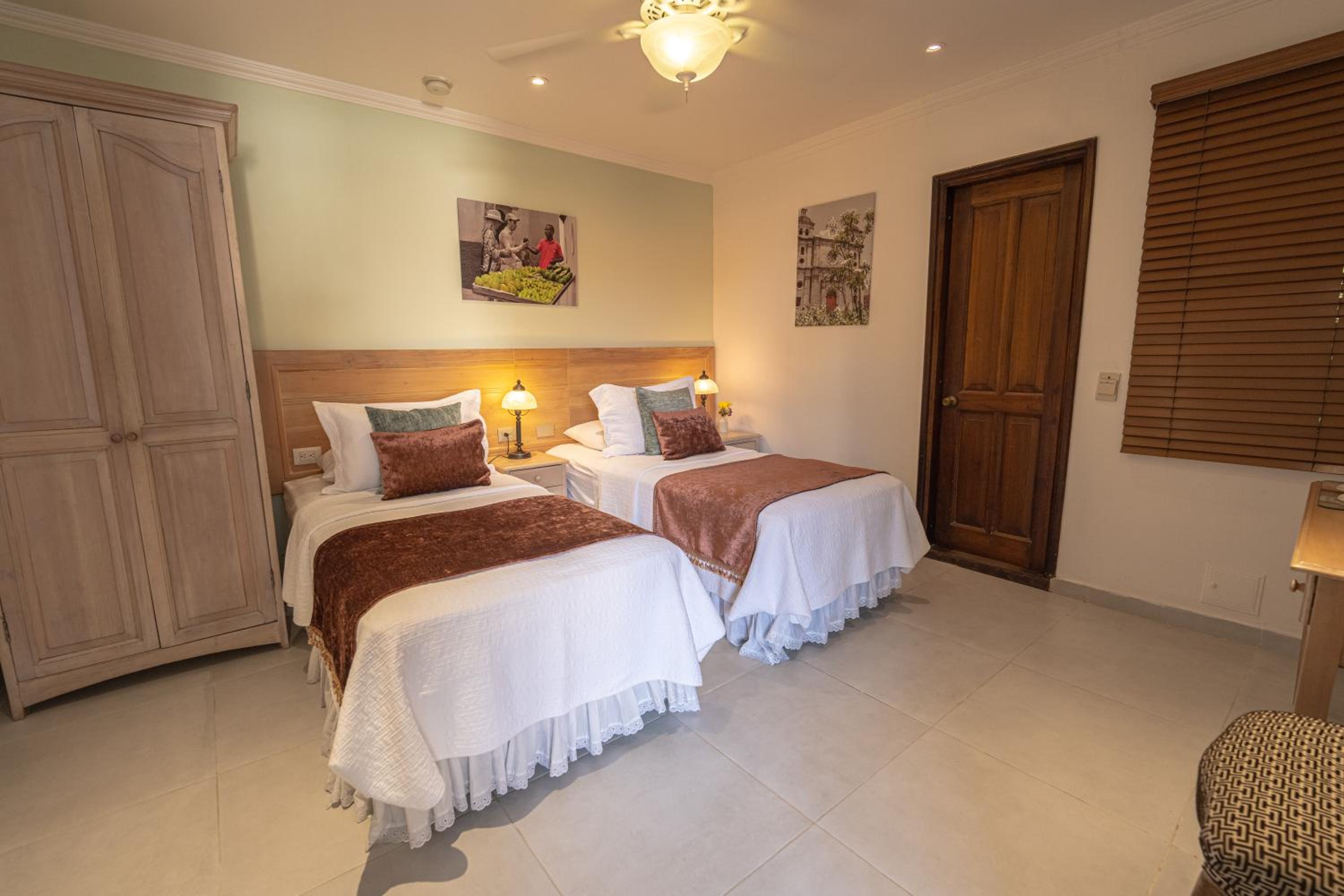 Standard Twin Room - Photo 3