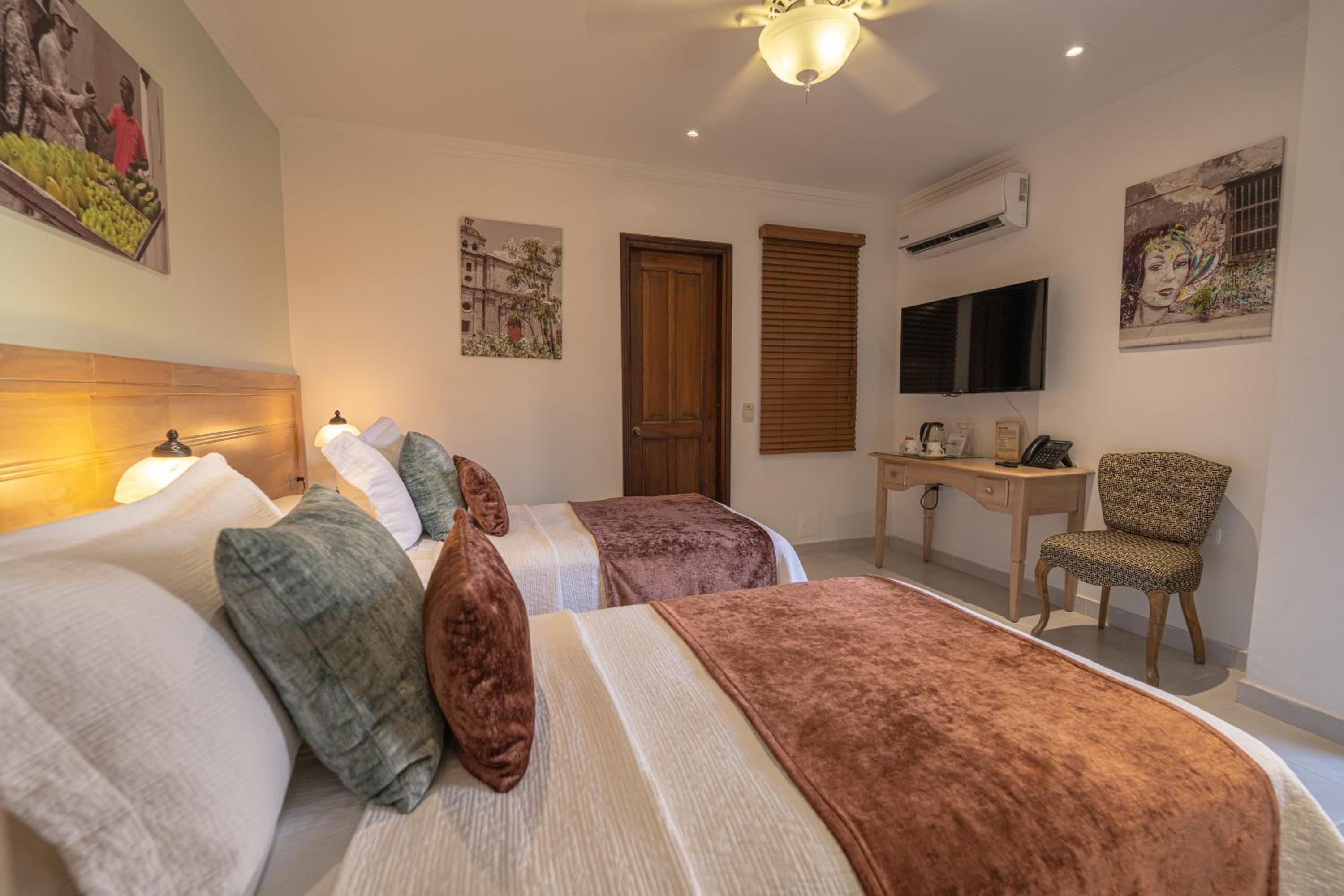 Standard Twin Room - Photo 4