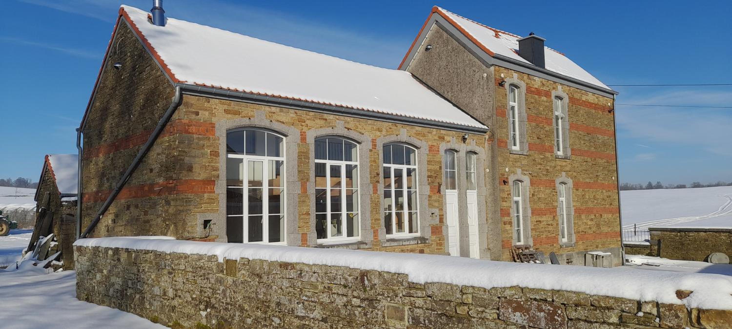 Six-Bedroom House photo 3