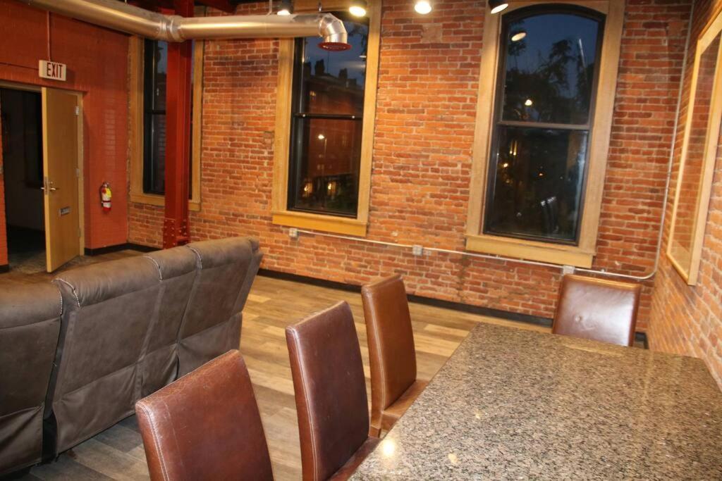 Two-Bedroom Apartment with City View photo 1