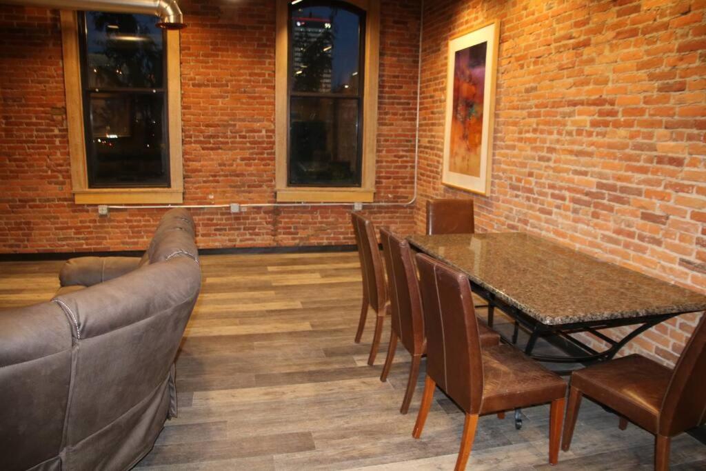 Two-Bedroom Apartment with City View photo 2
