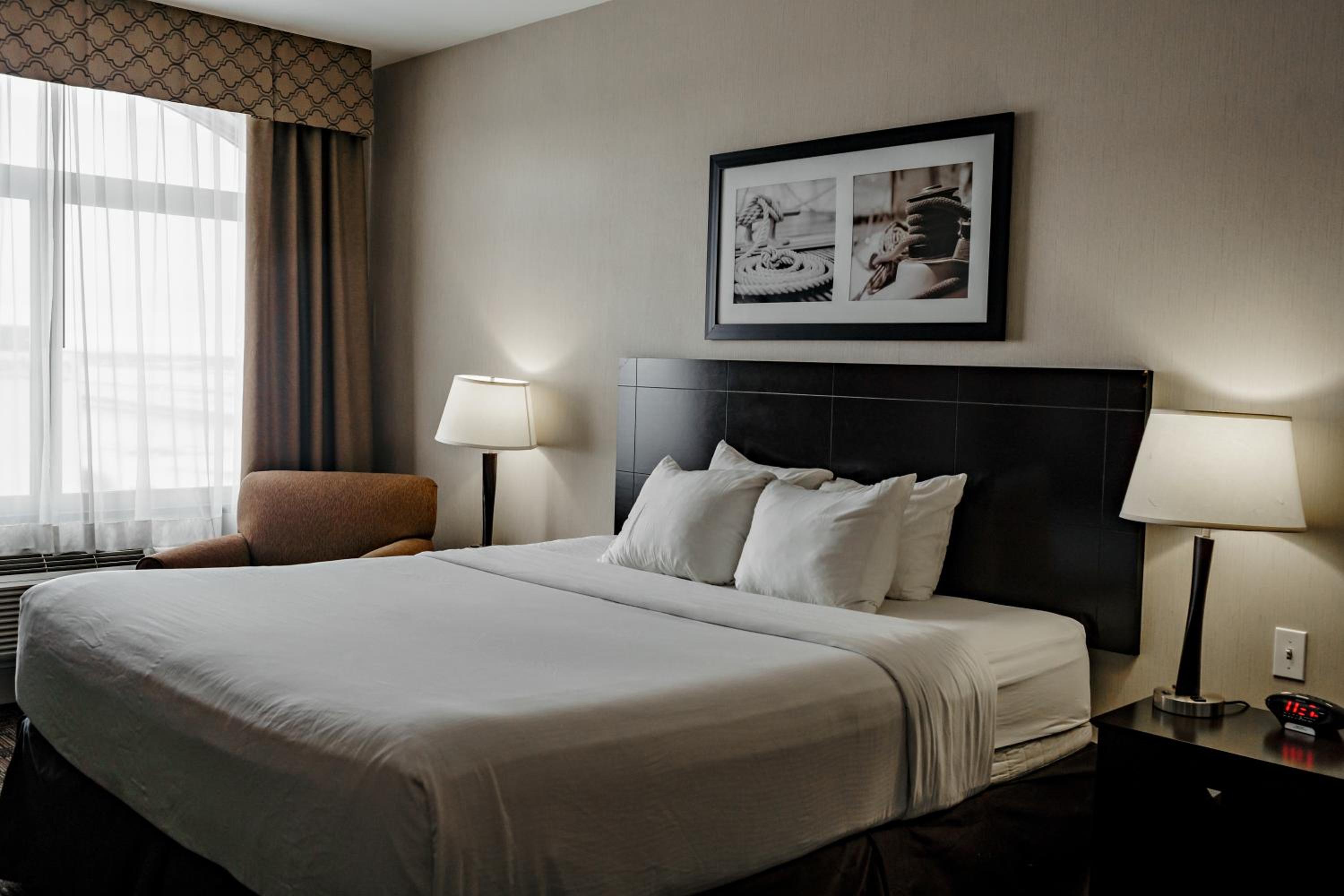 KING BED-NON SMOKING photo 3