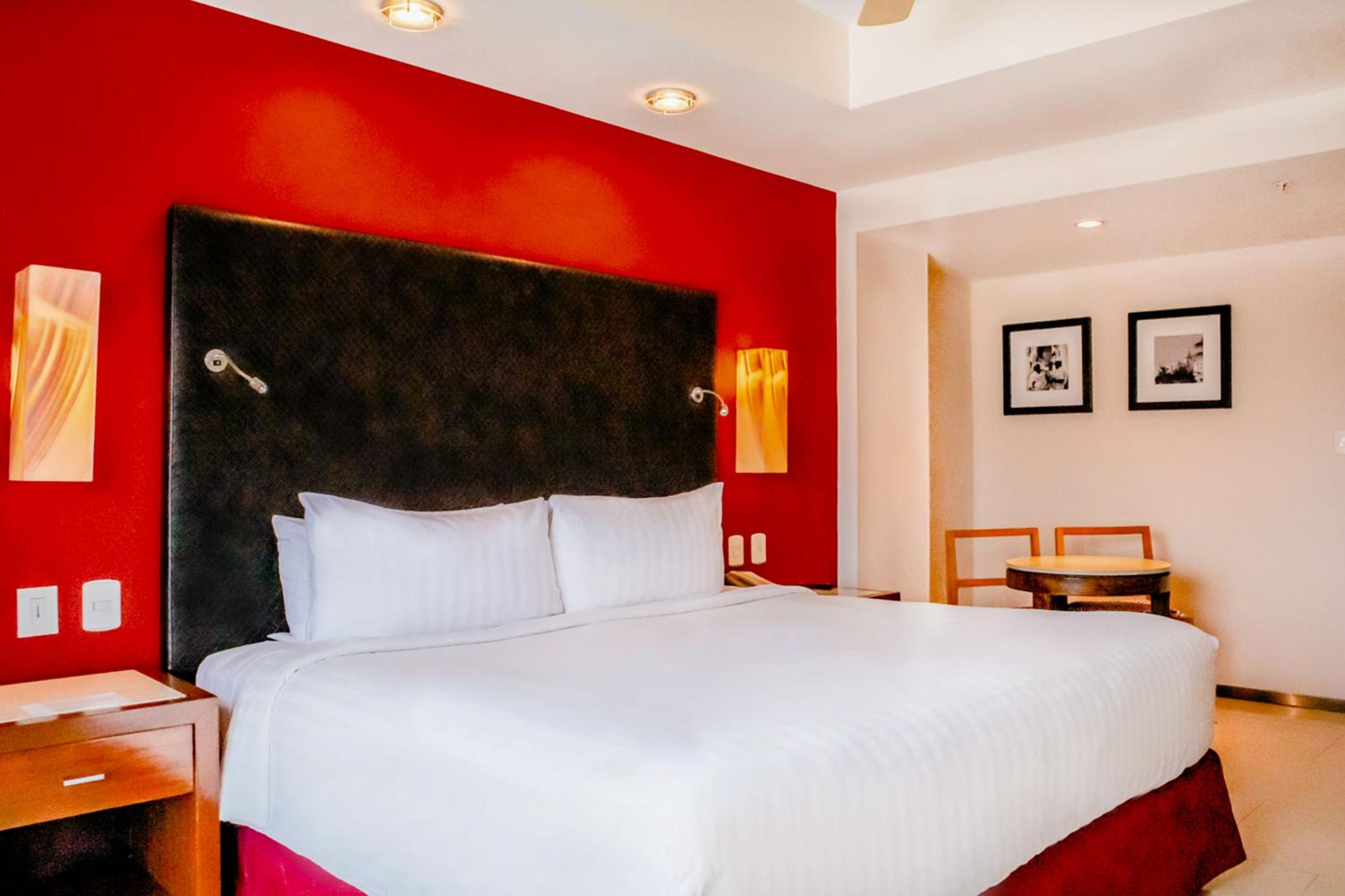 Superior King Room - Photo 5