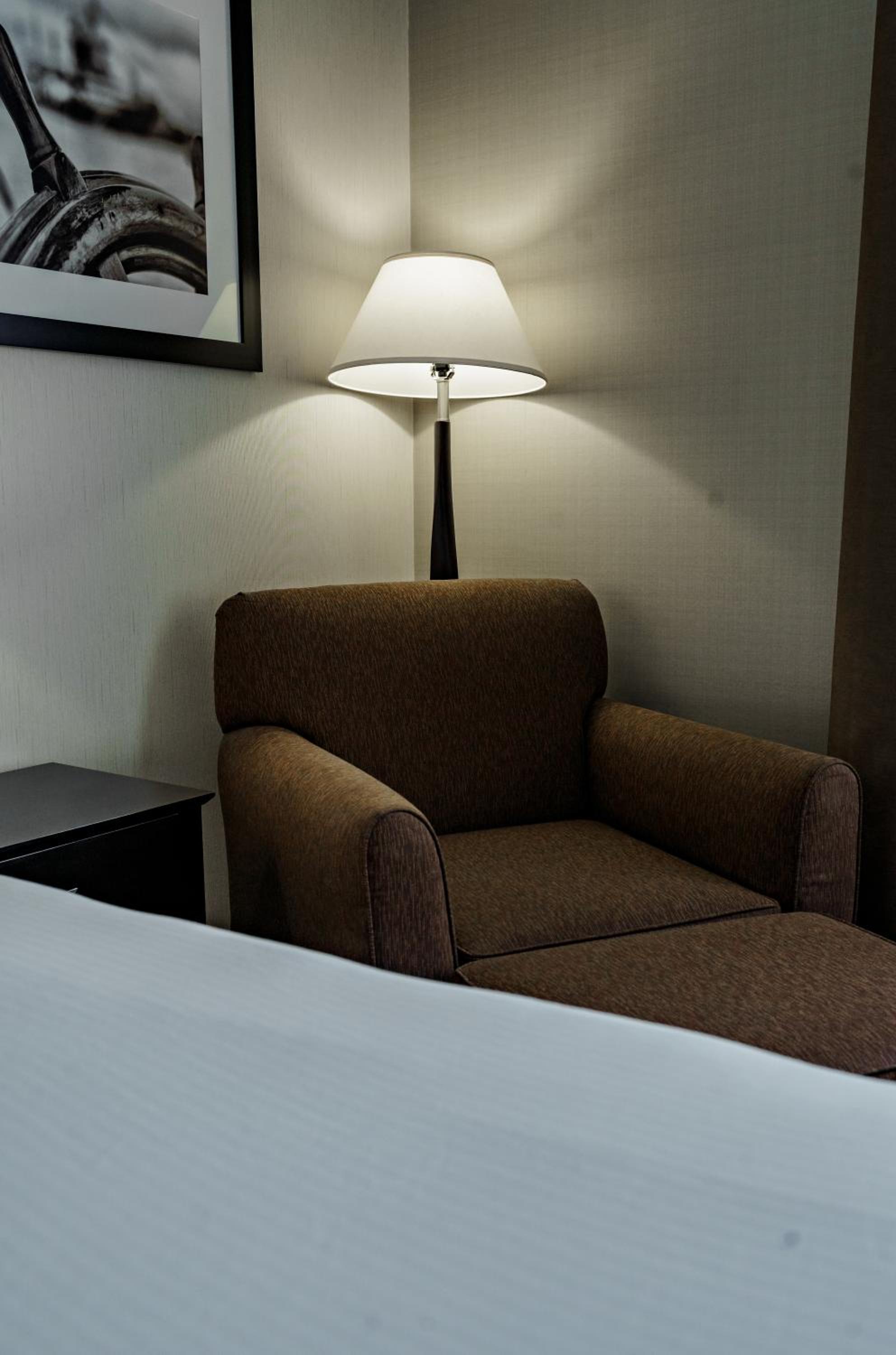 KING BED-NON SMOKING photo 1