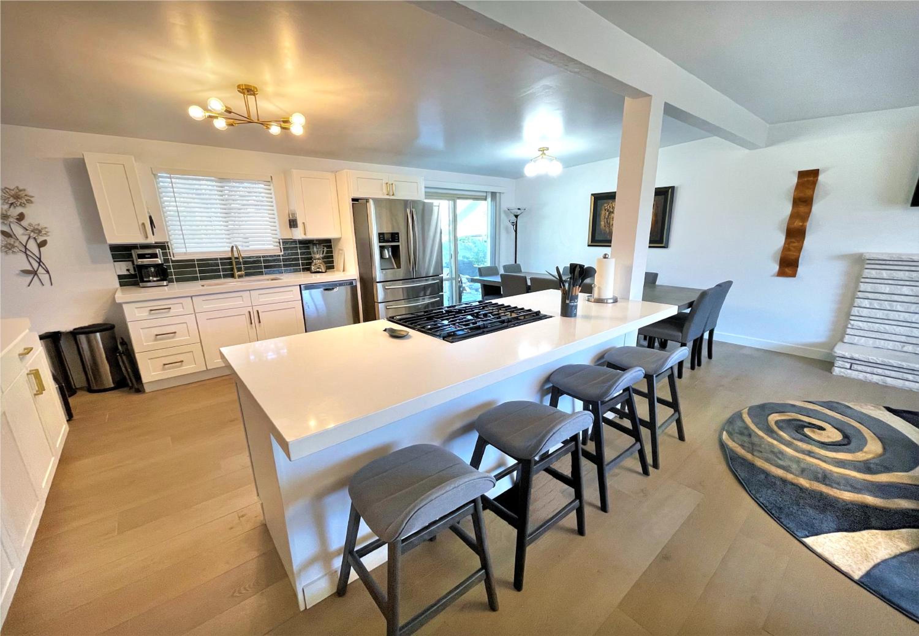 Seven-Bedroom House photo 2