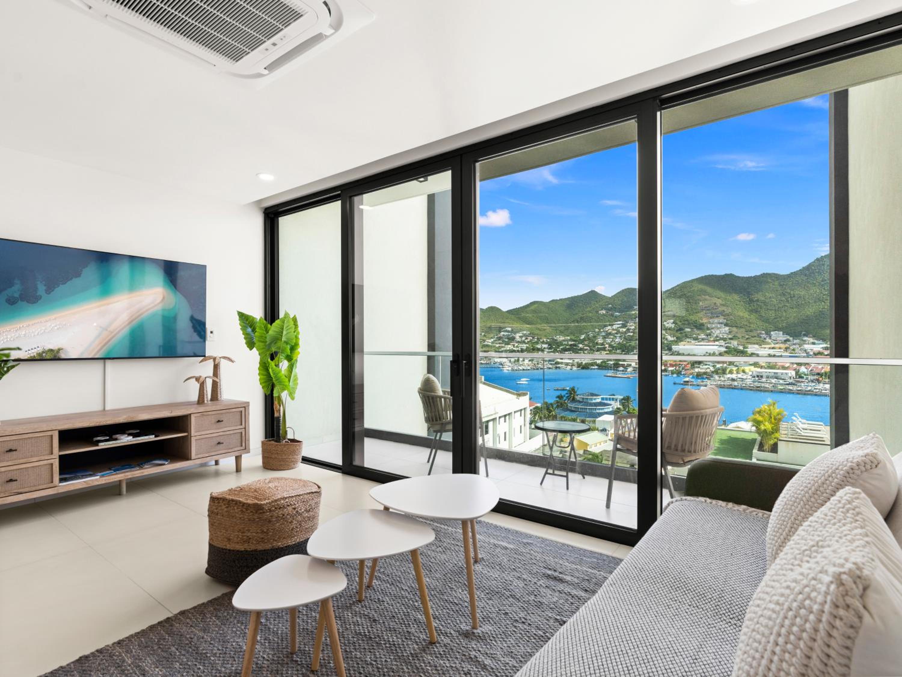 One-Bedroom Apartment with Balcony