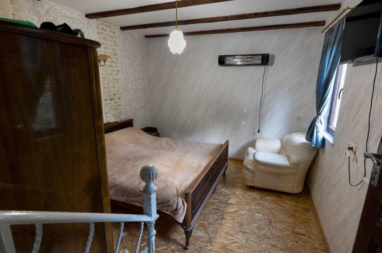 One-Bedroom House photo 1