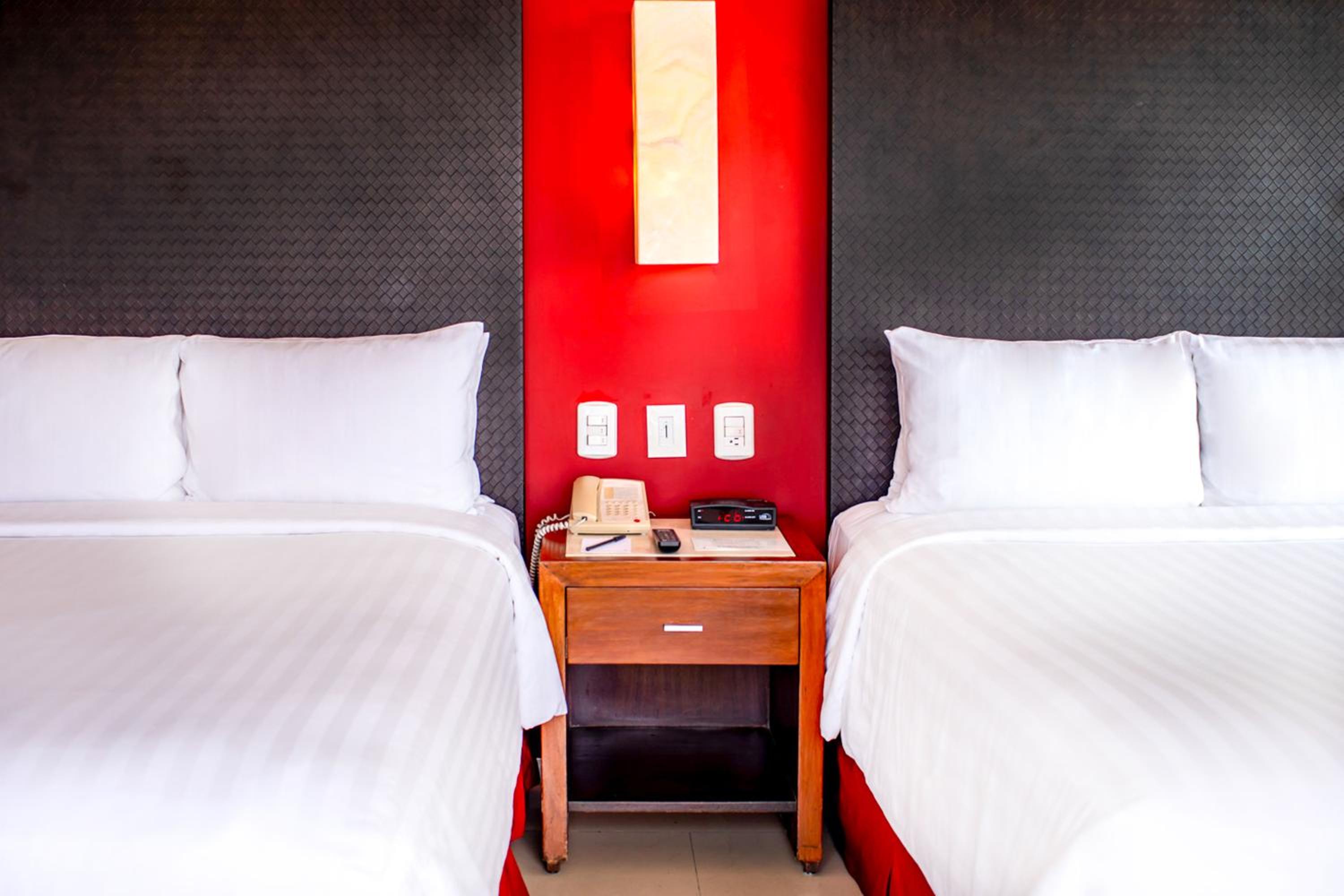 Superior Double Room with Two Double Beds - Photo 2