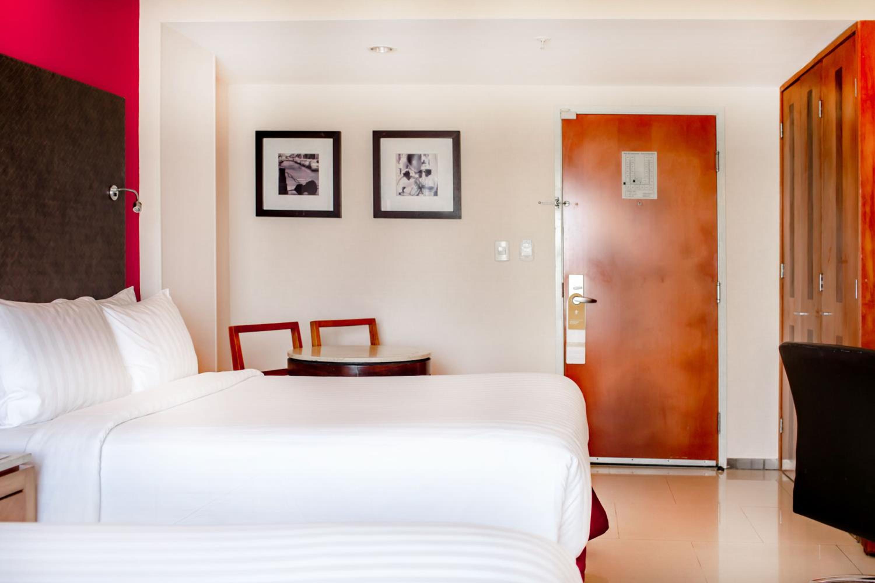 Superior Double Room with Two Double Beds - Photo 3