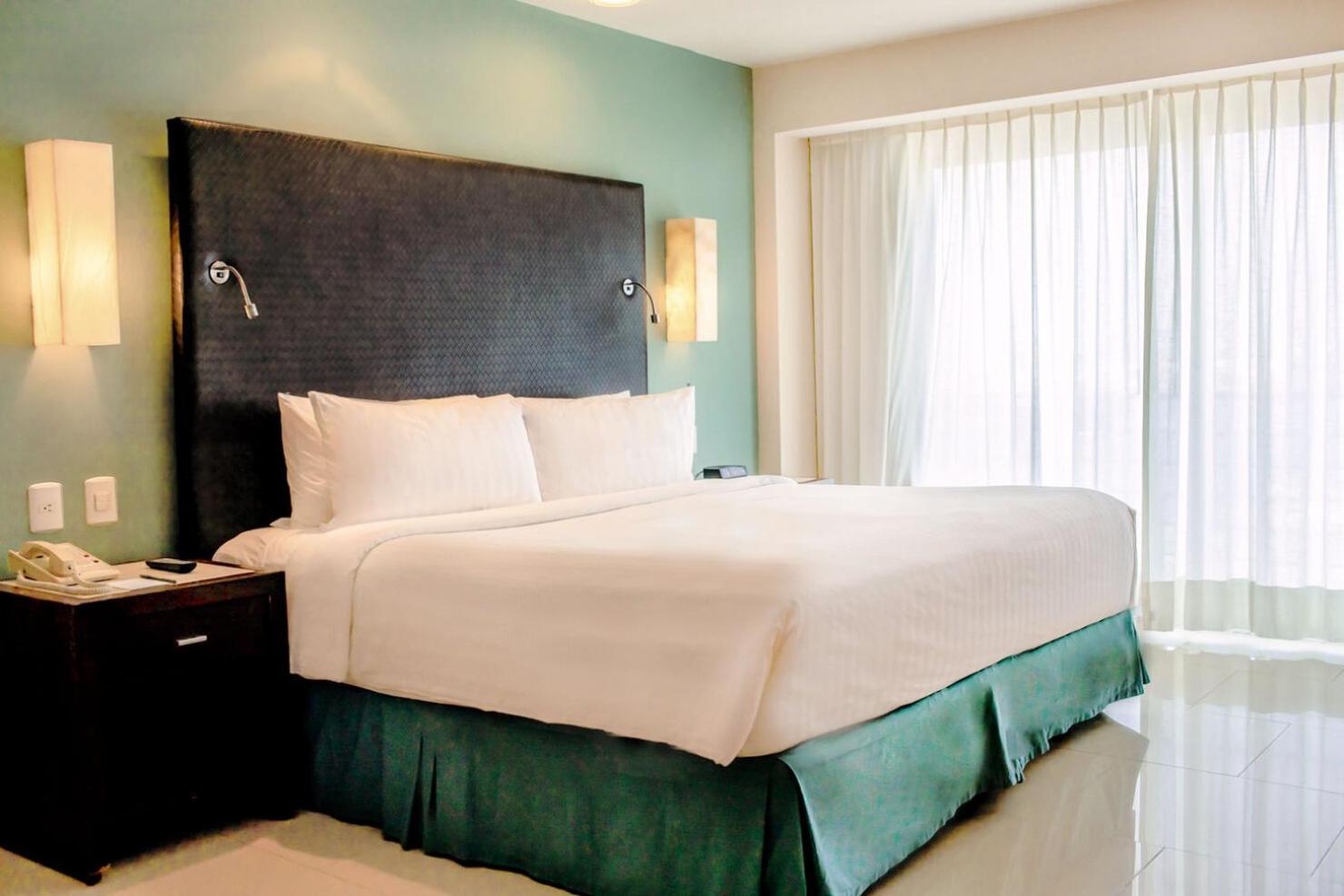 King Room with Sea View - Photo 2