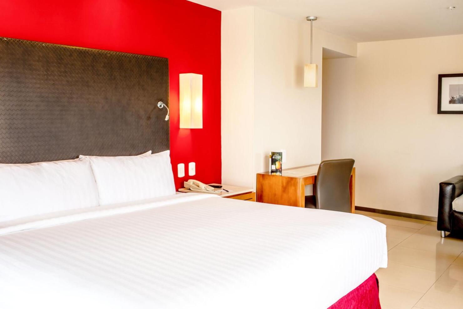 King Suite - Photo 3