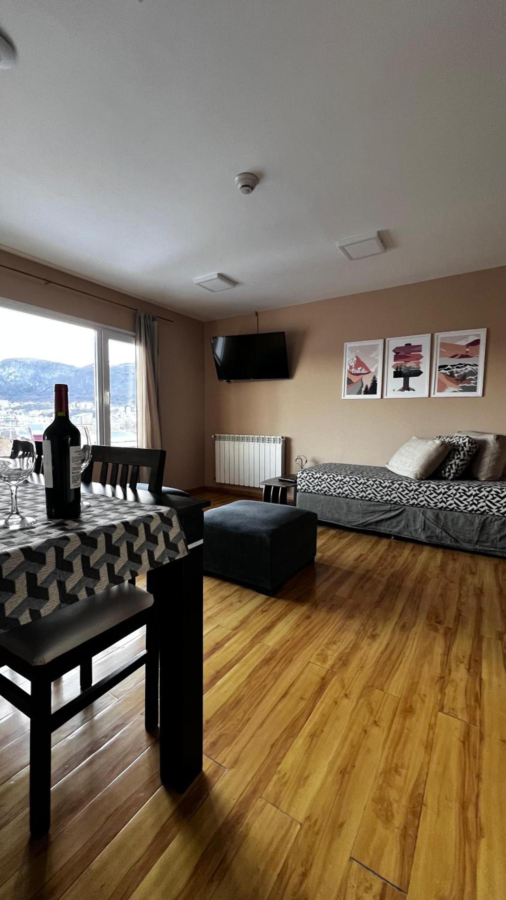 One-Bedroom Apartment photo 1