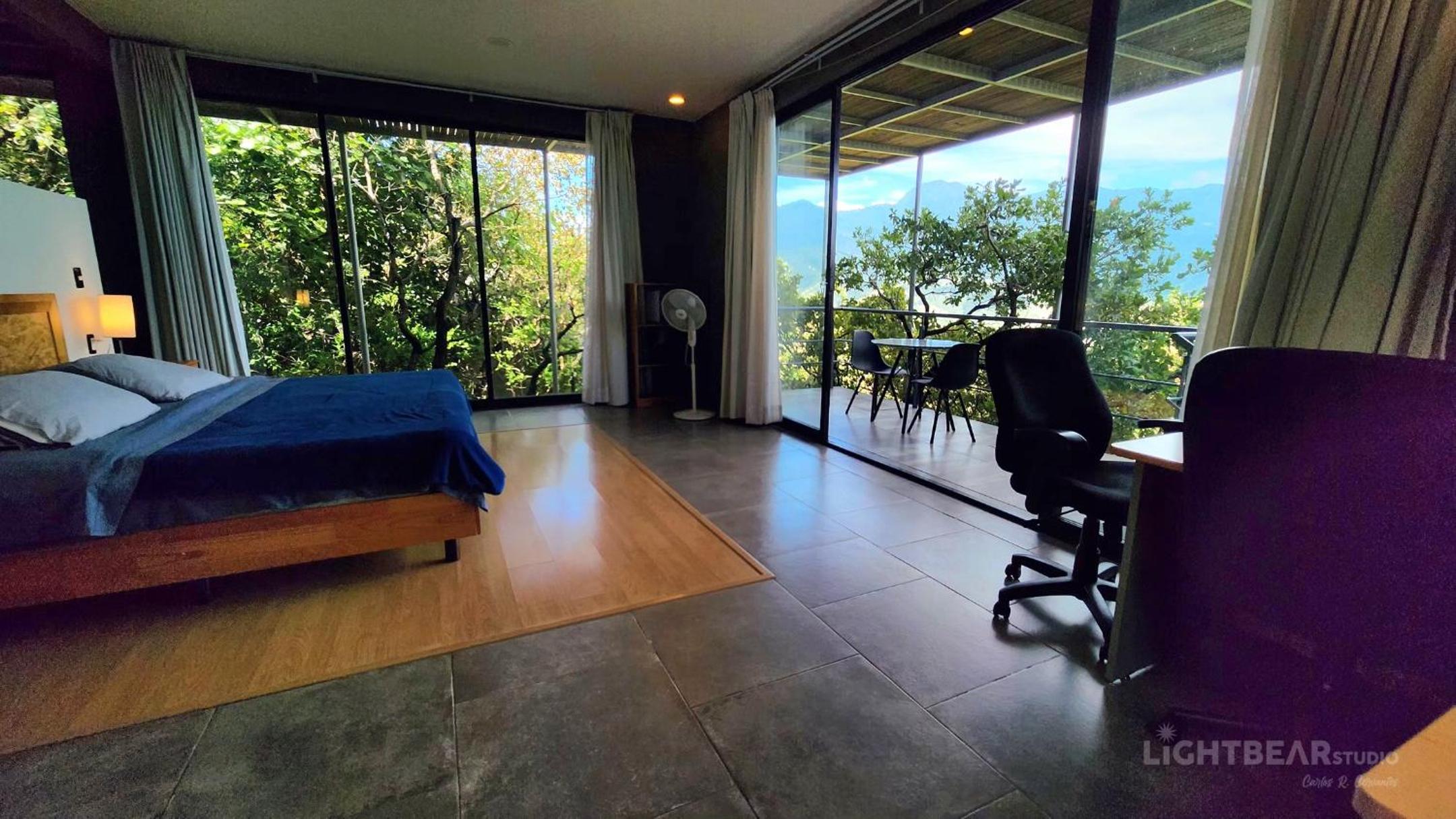 King Suite with Balcony - Photo 7