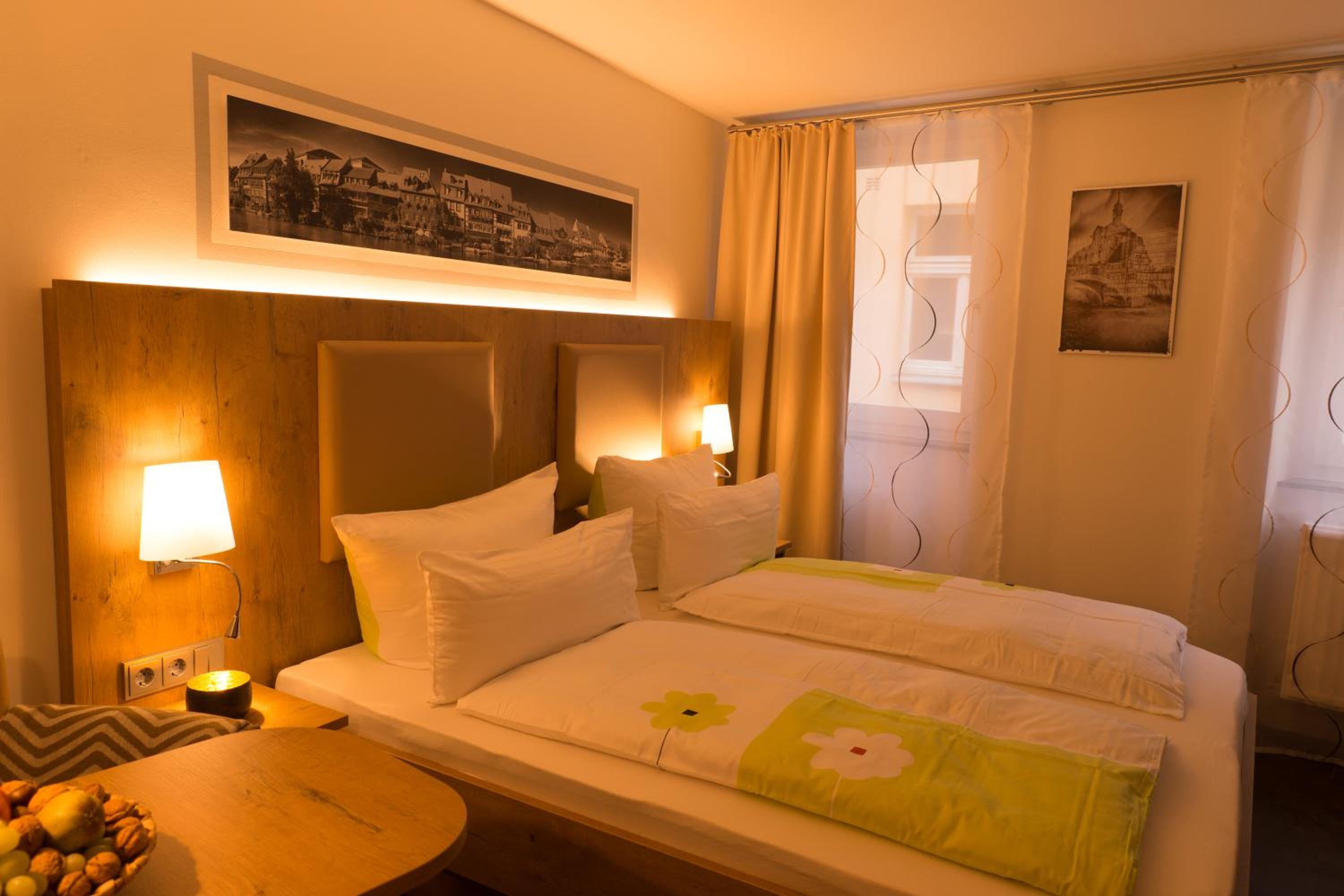 Studio Apartment without cooking facilities - Photo 1