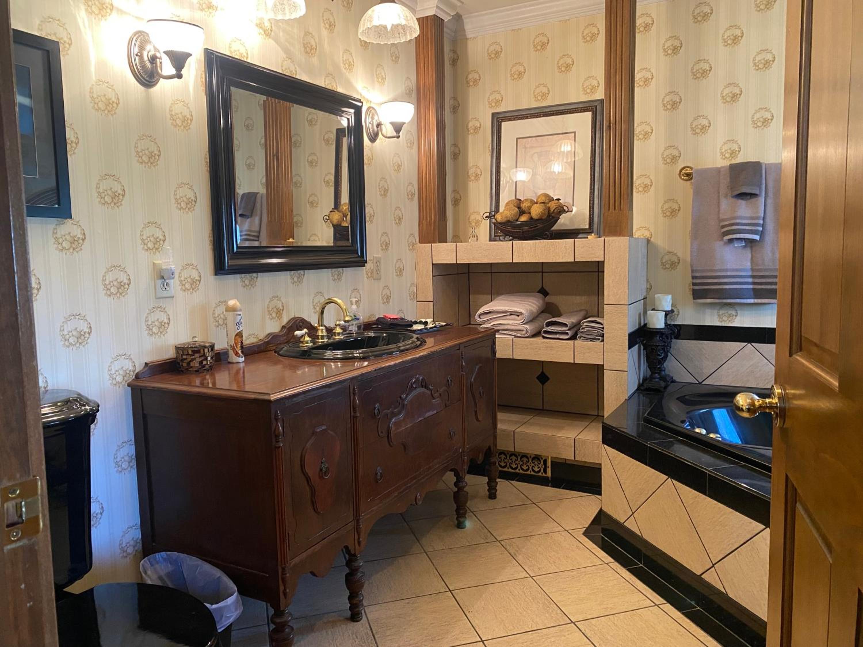 Queen Room with Spa Bath photo 2