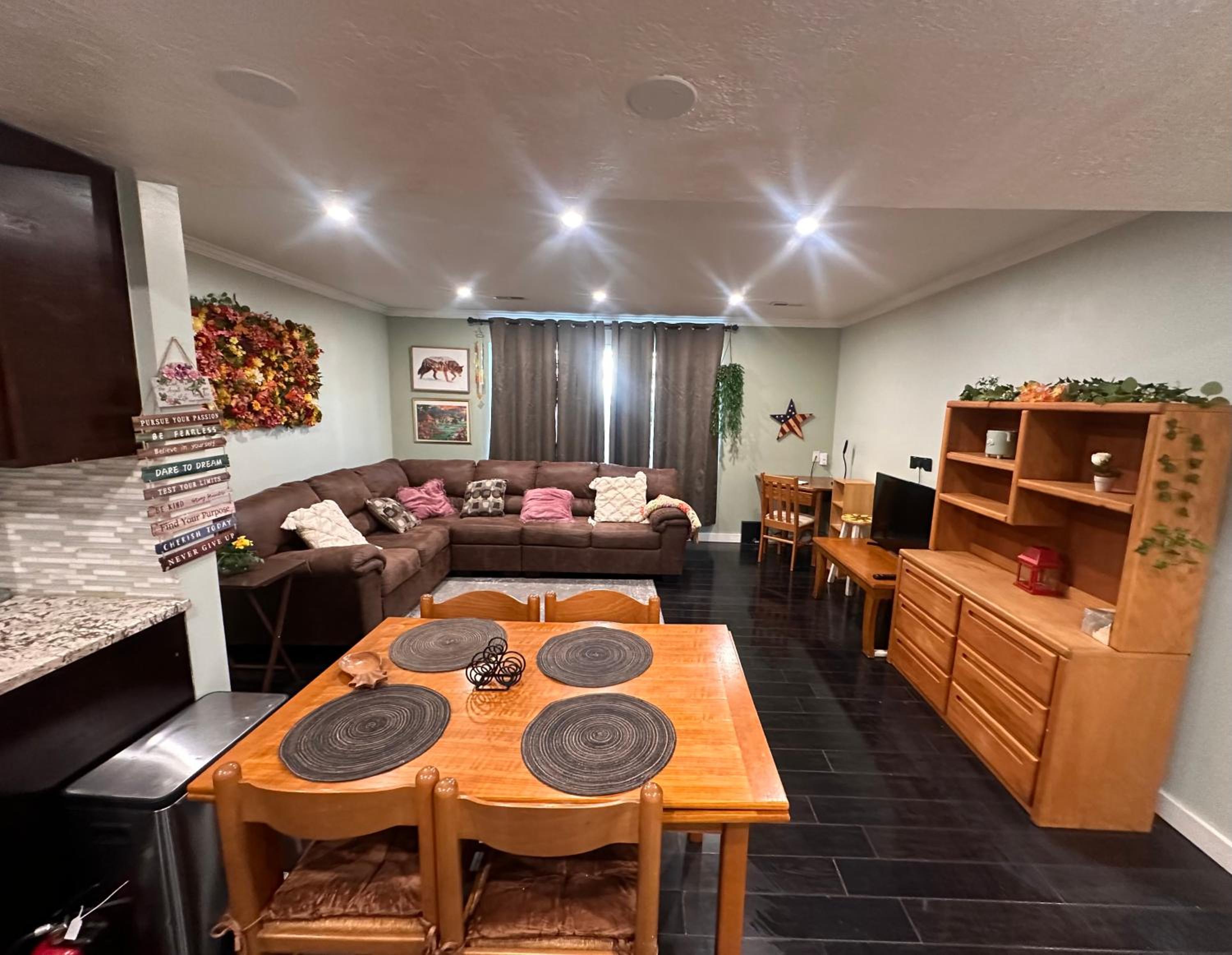 One-Bedroom Apartment - Non-Smoking photo 1