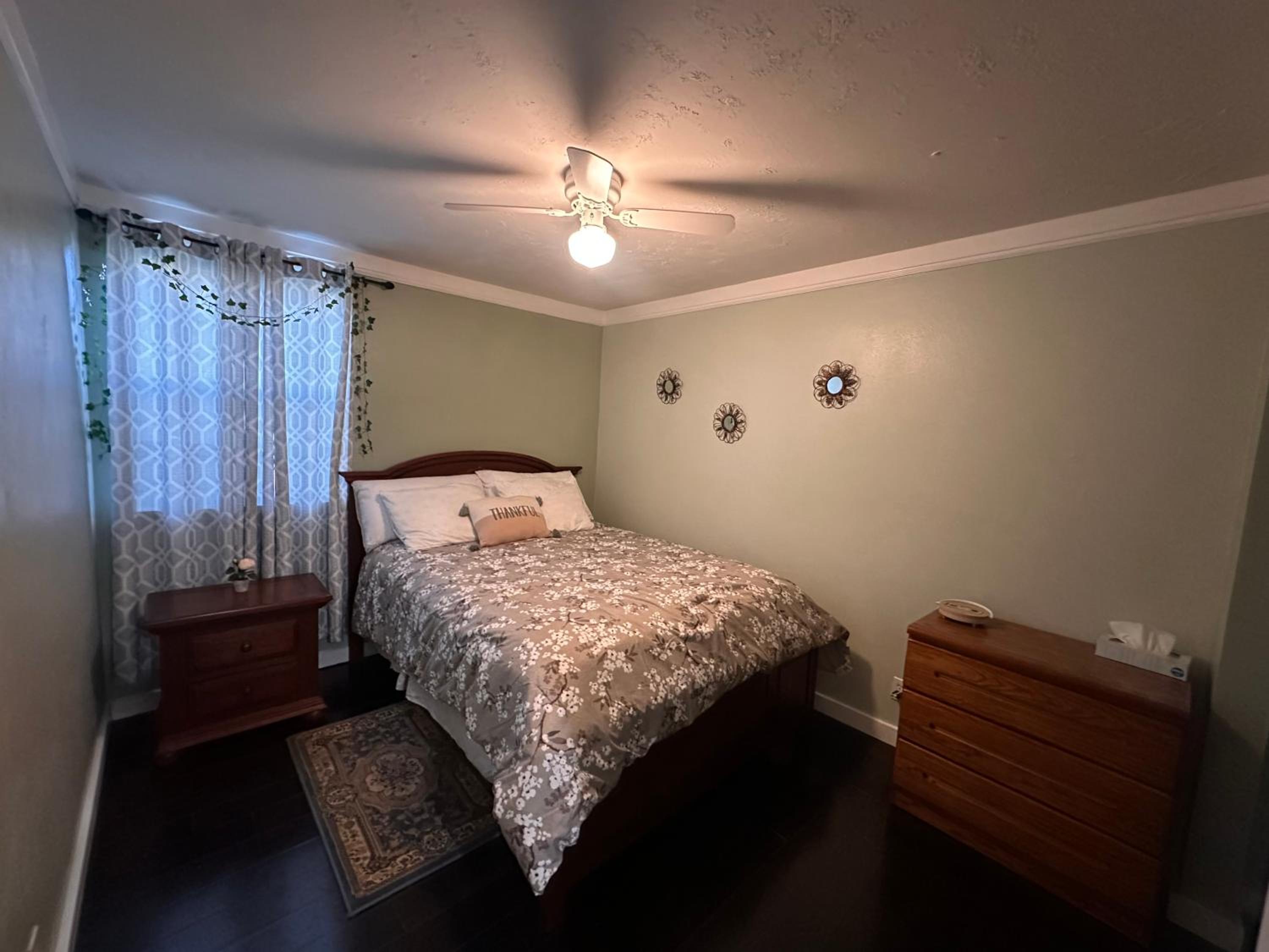 One-Bedroom Apartment - Non-Smoking photo 2