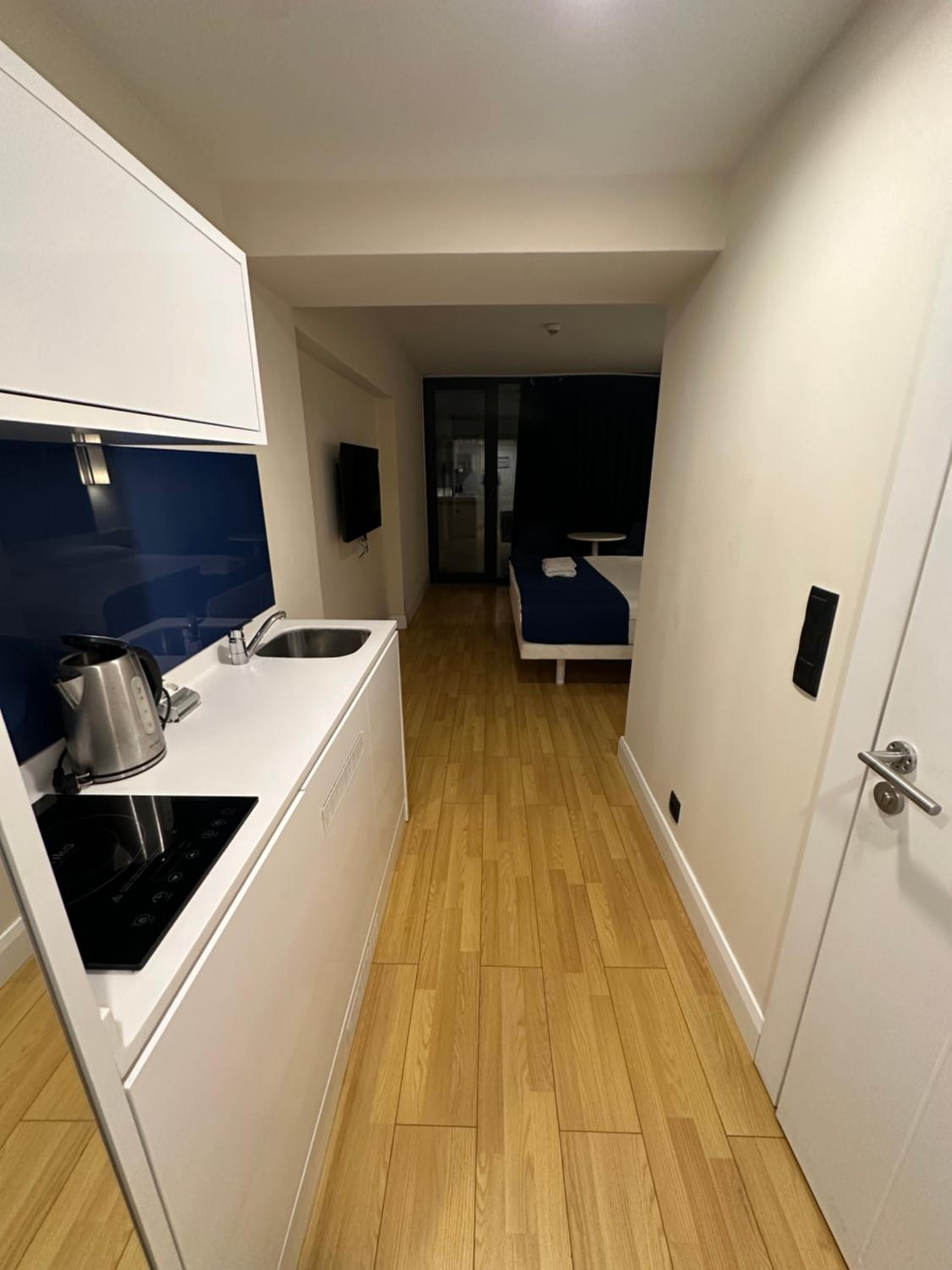 One-Bedroom Apartment photo 1