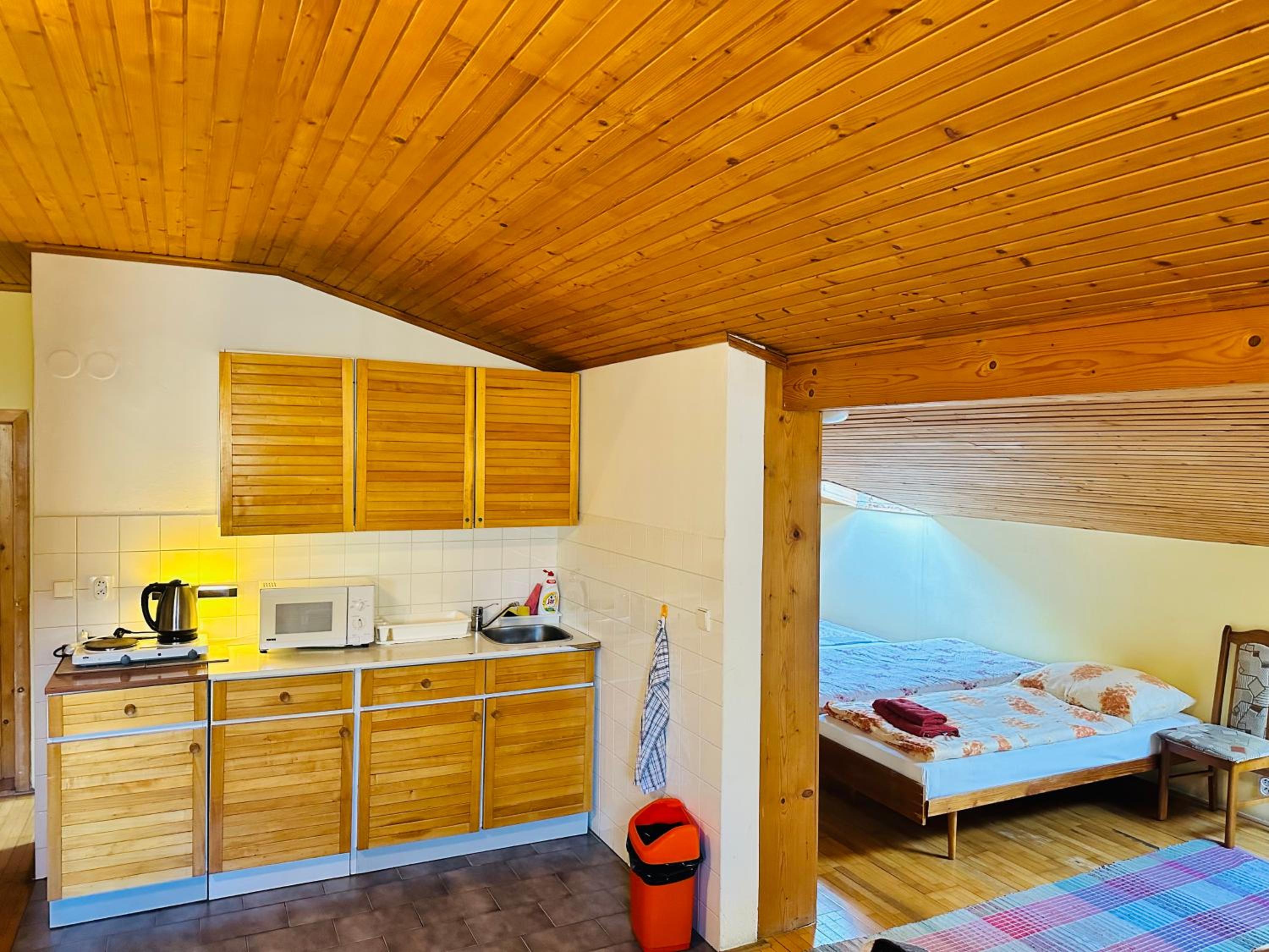 6-Bed Mixed Dormitory Room photo 2