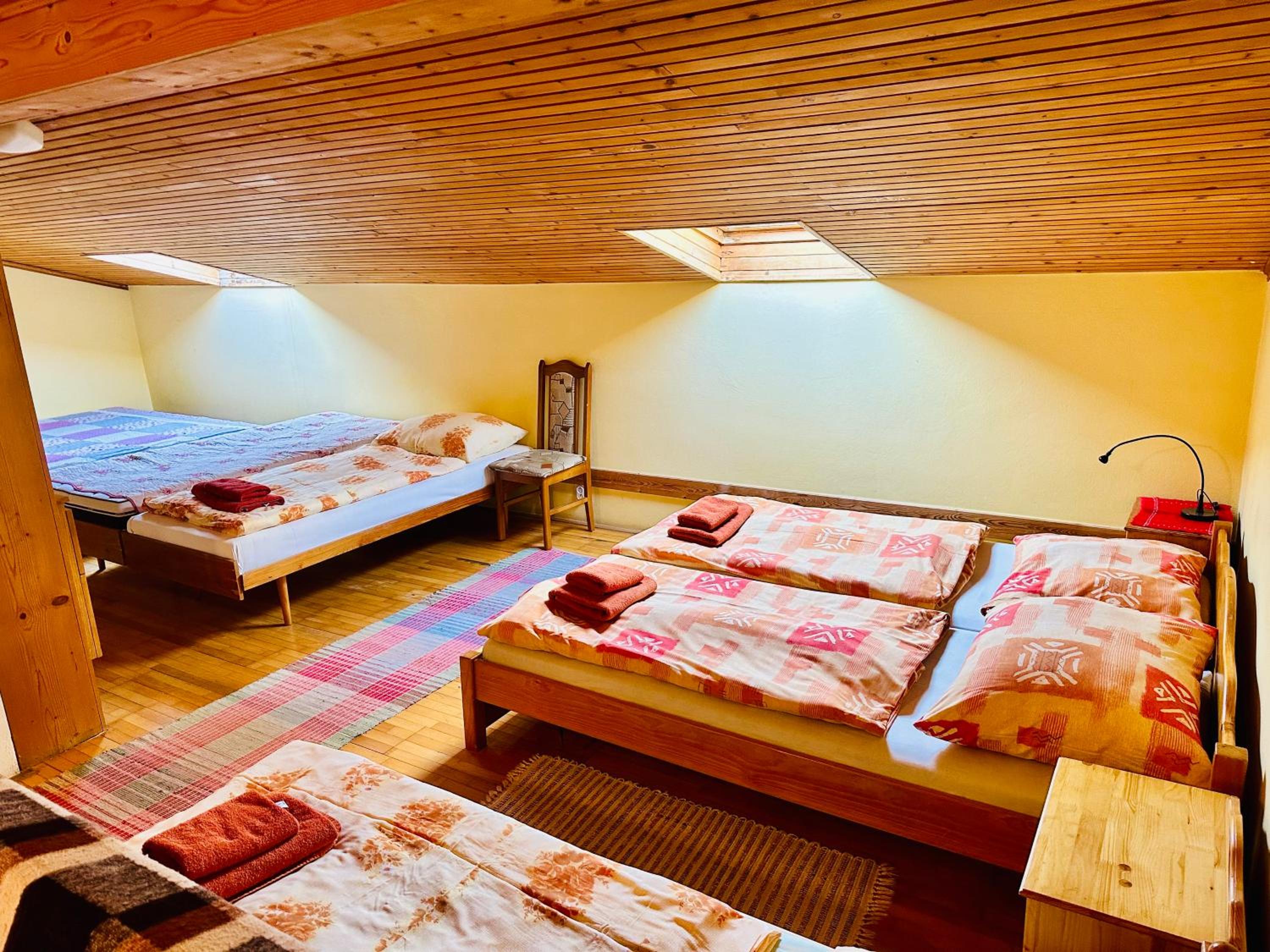 6-Bed Mixed Dormitory Room photo 3