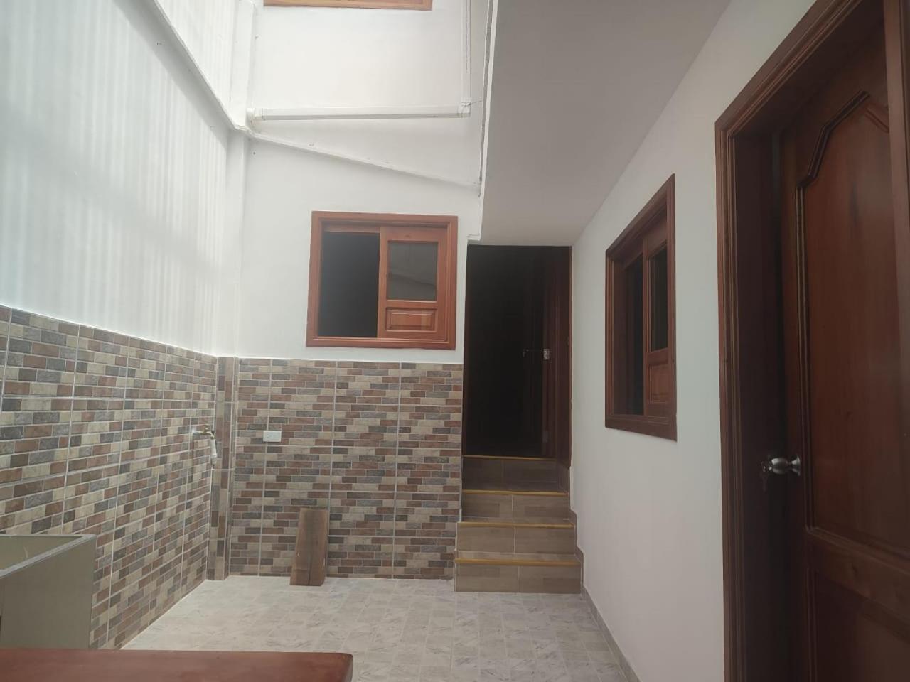 Five-Bedroom House photo 3