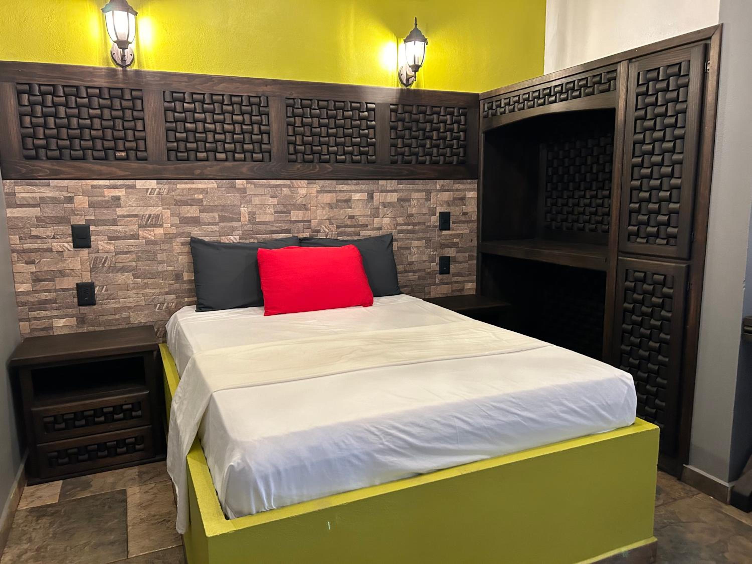 Double Room with Balcony (2 Adults + 1 Child) photo 1
