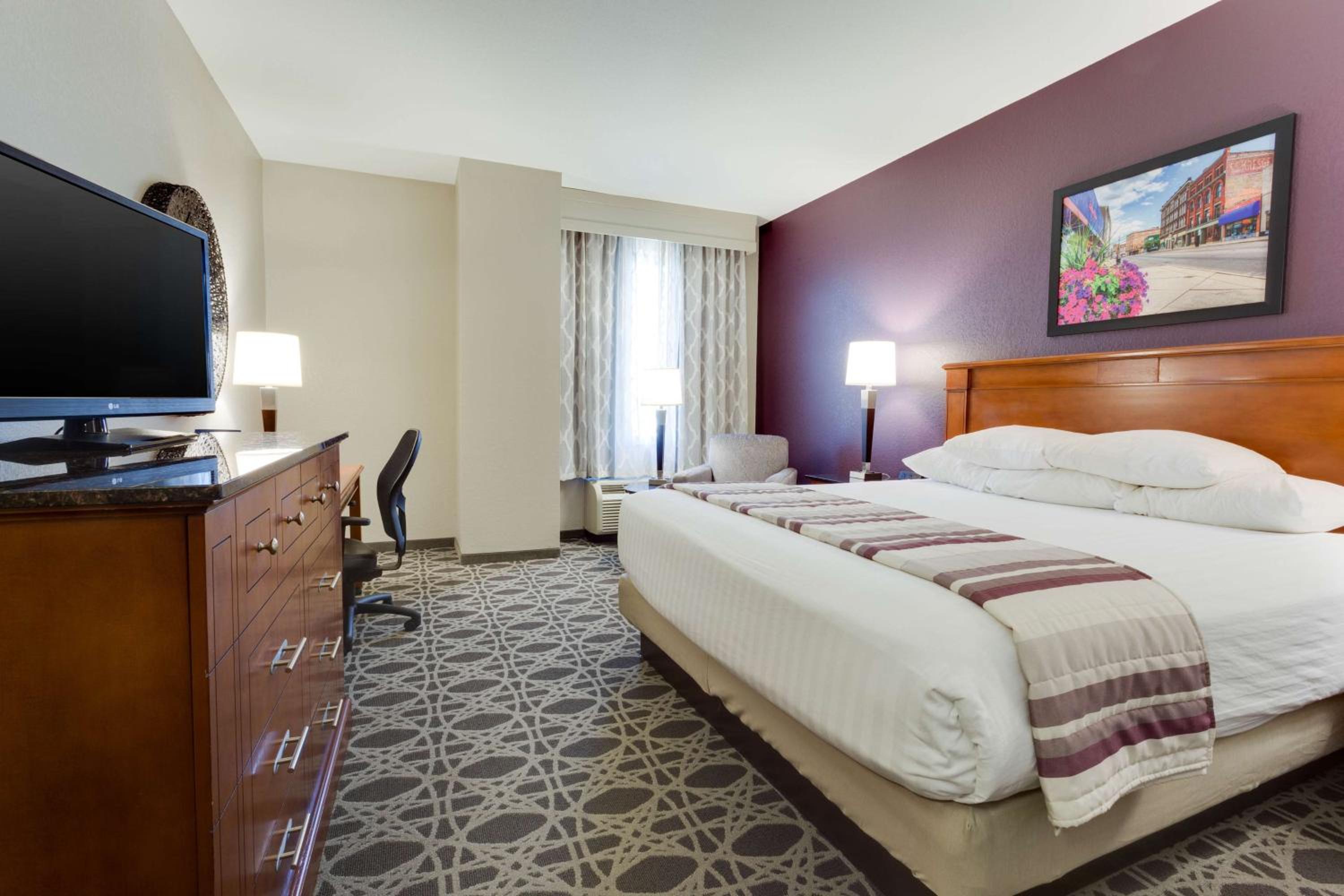 Deluxe King Room - Photo 1