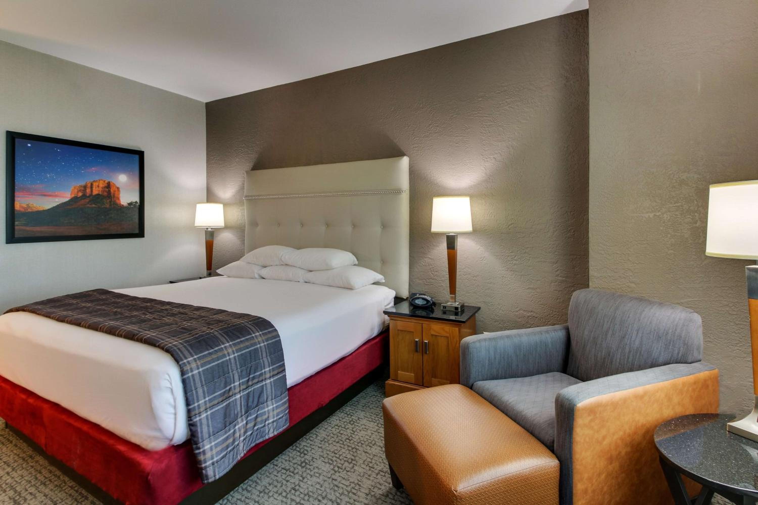 Deluxe King Room photo 2