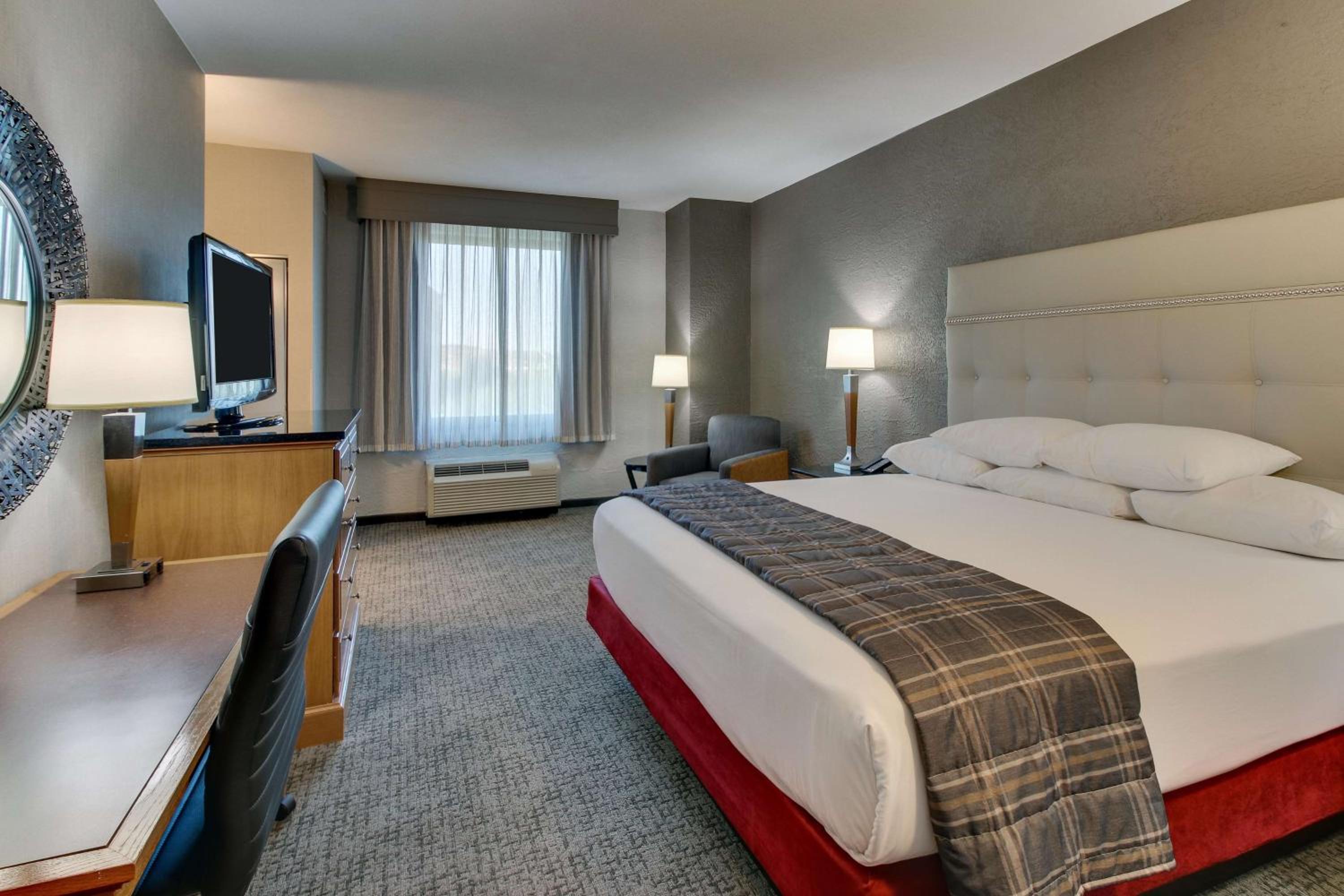 Deluxe King Meeting Room, 2 Rooms - Accessible , Tub