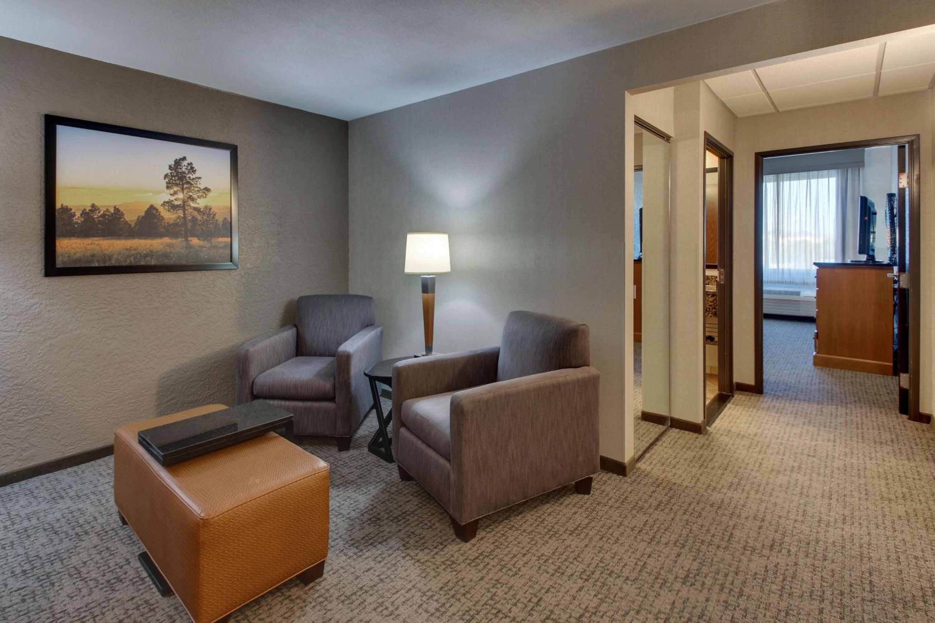 Spacious King Room photo 3