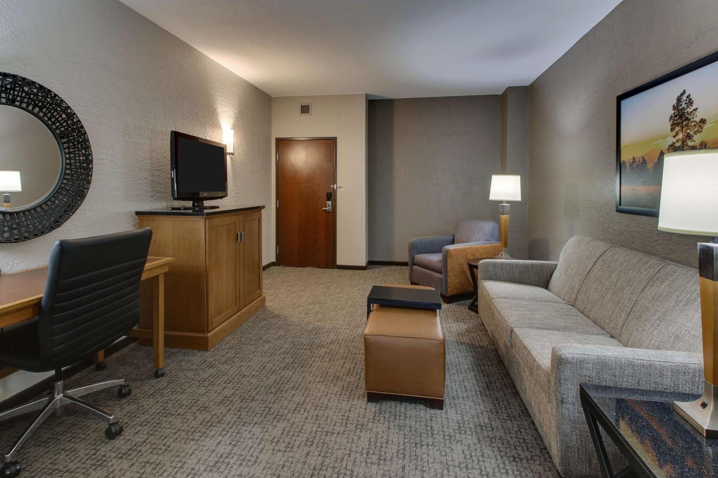 Queen Suite with 2 Queen Beds and Sofa Bed photo 2