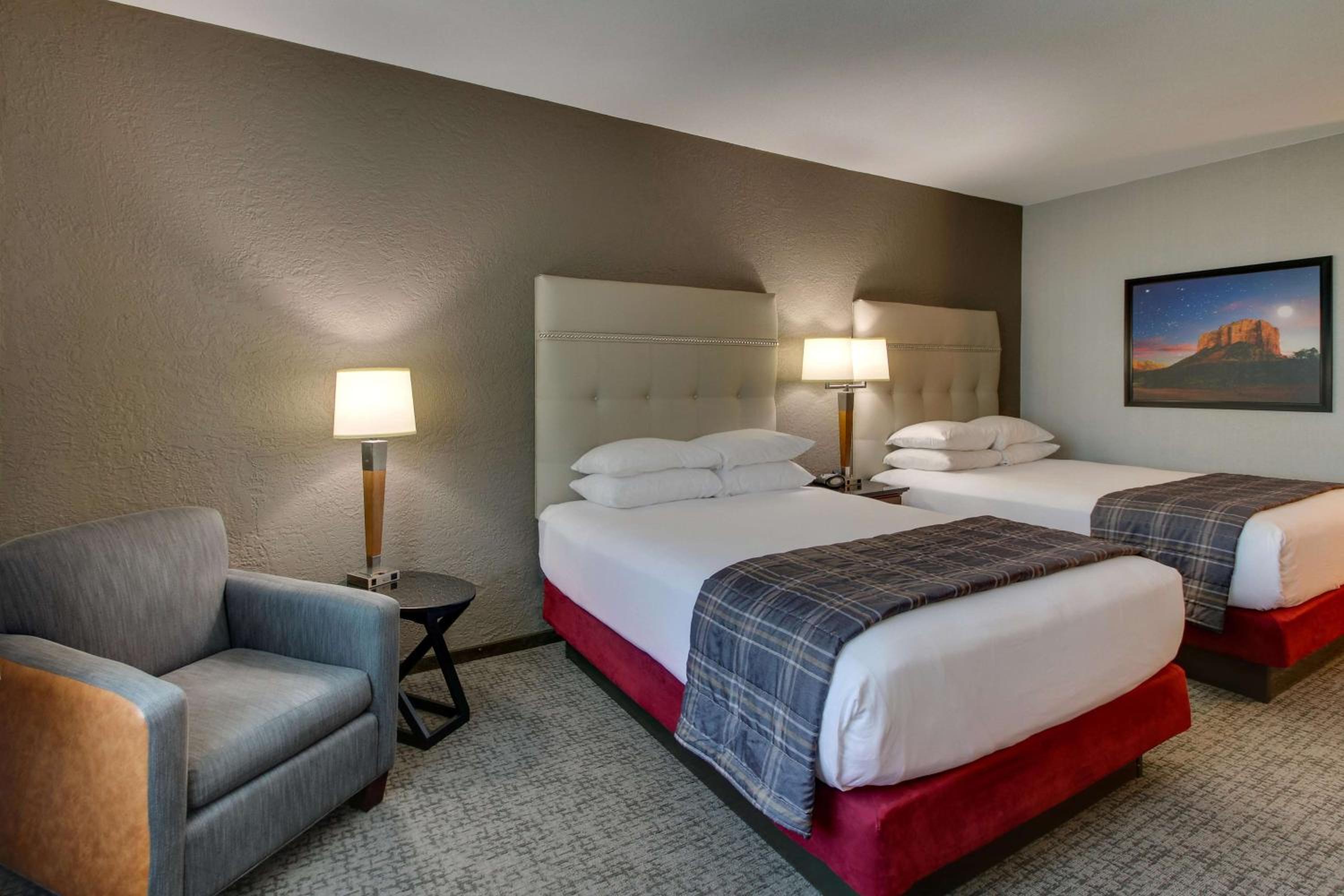 Deluxe Queen Room with Two Queen Beds photo 2