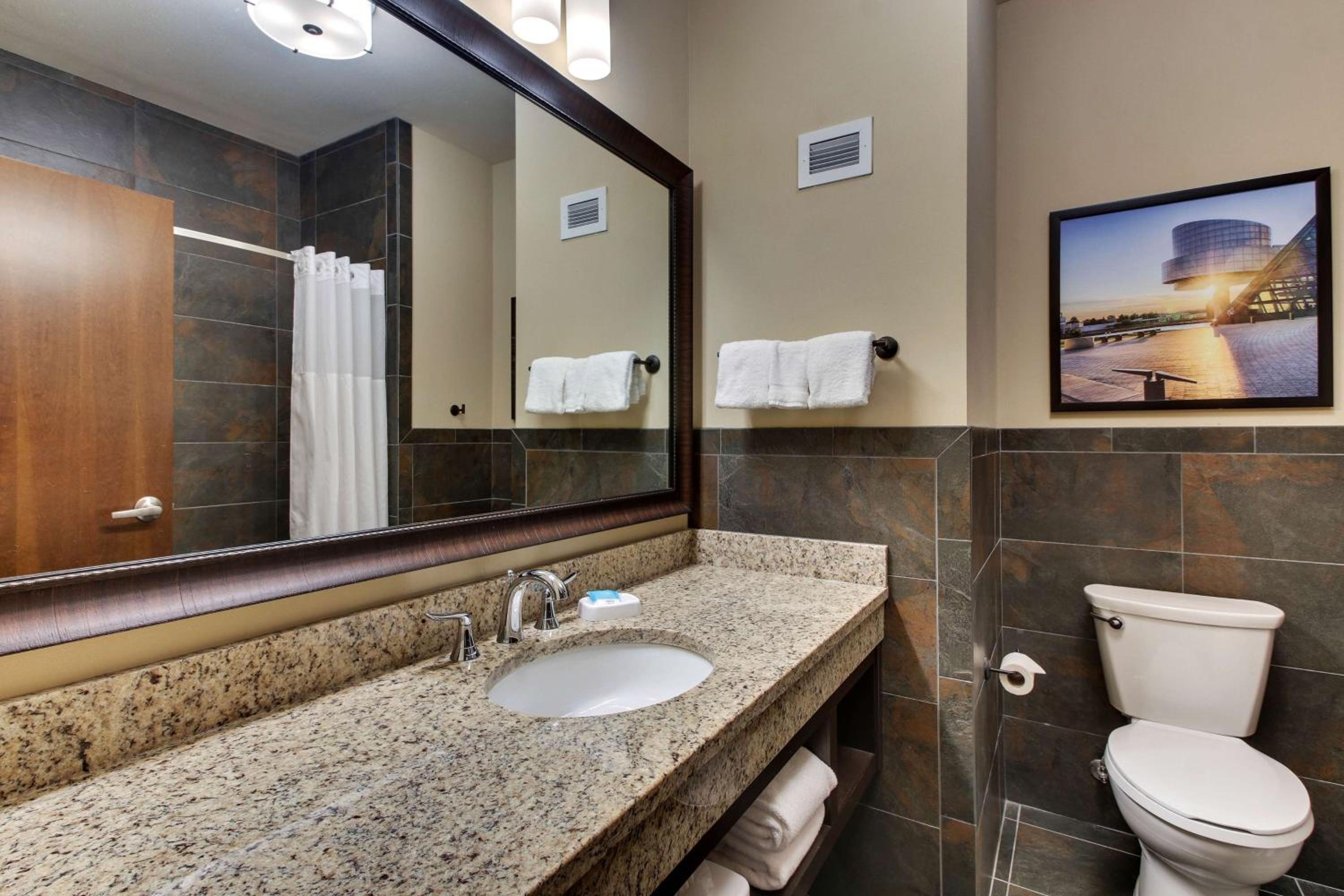 Queen Suite with Two Queen Beds photo 3