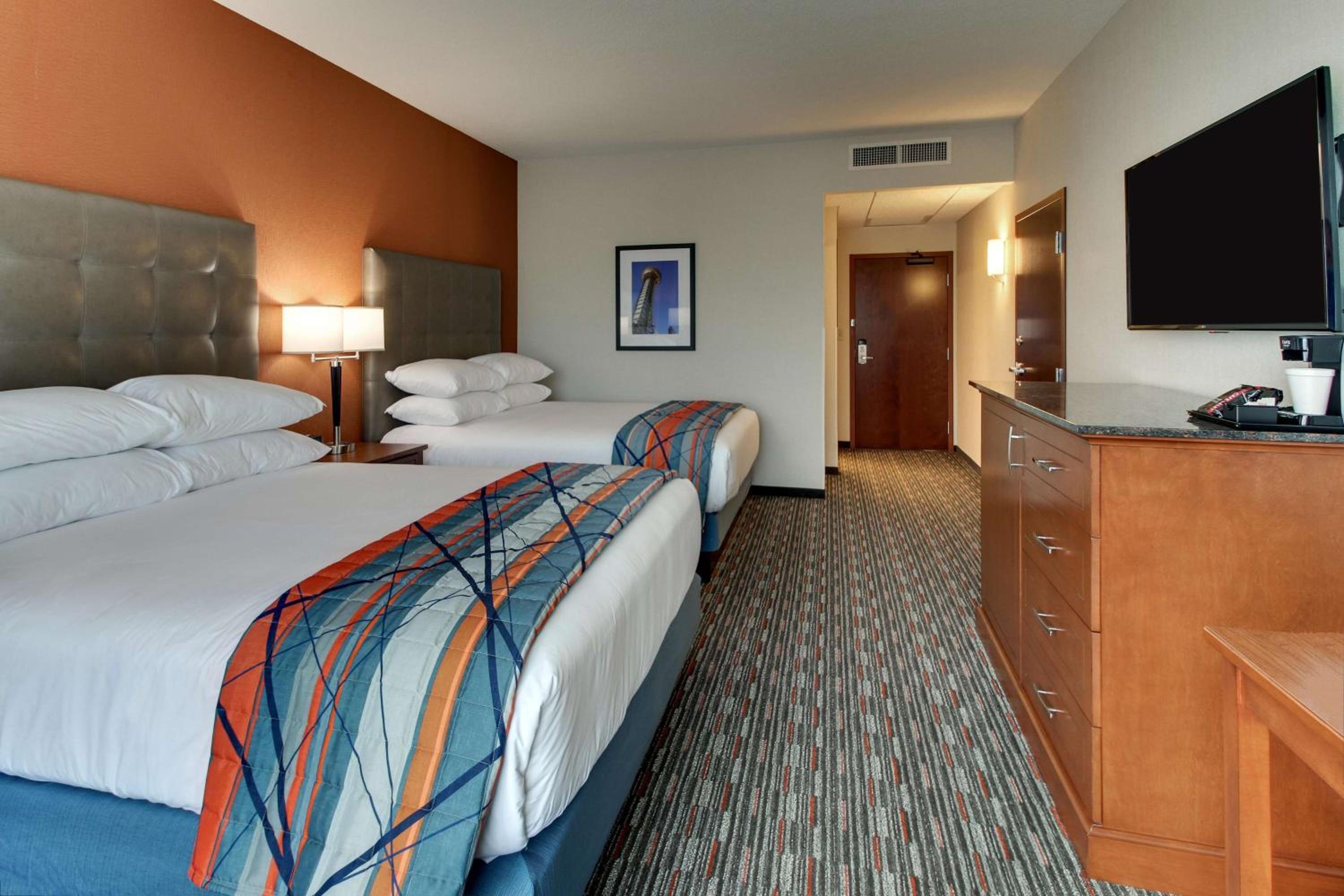 Deluxe Queen Room with Two Queen Beds - Hearing Accessible photo 1