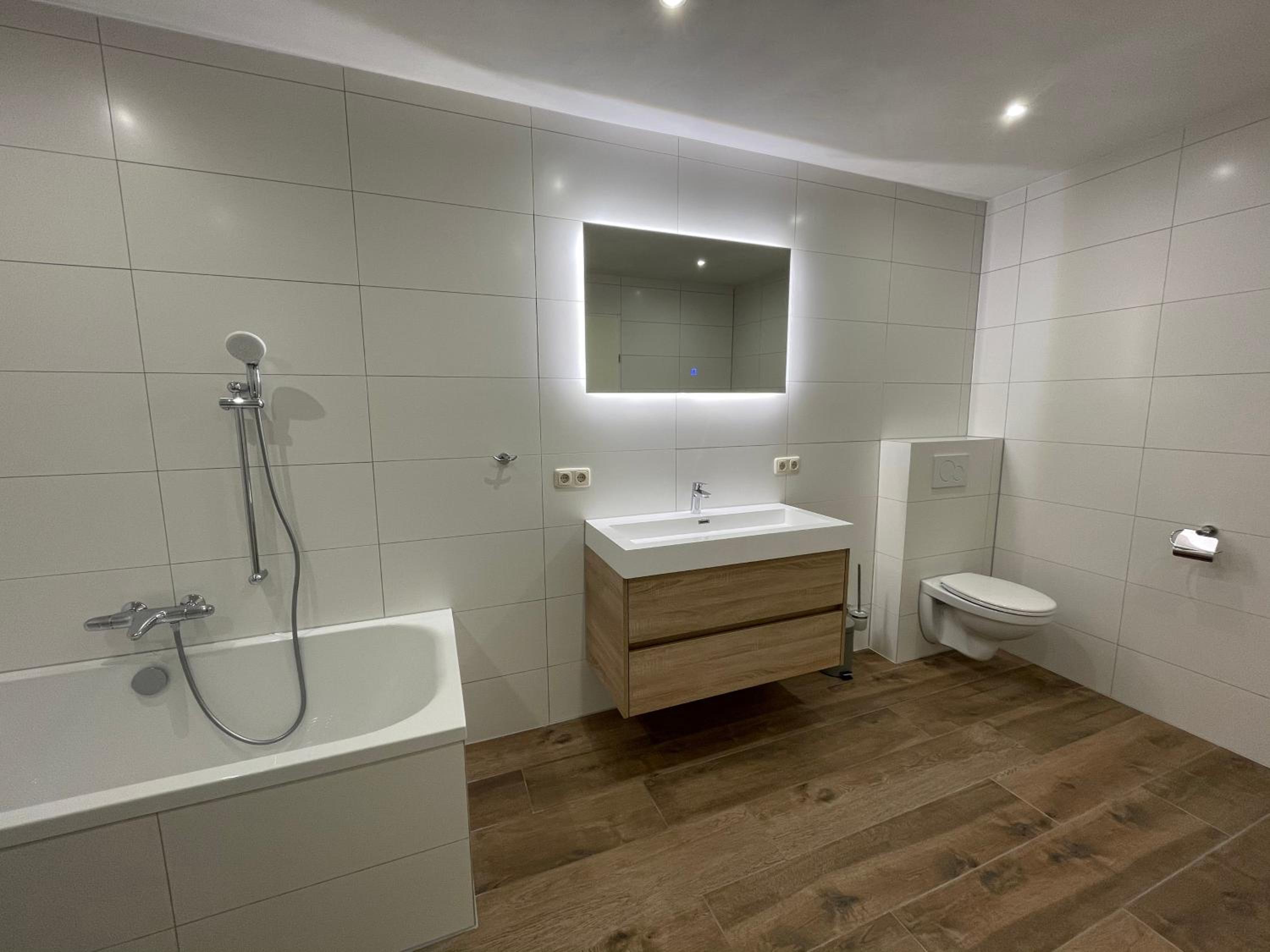 Family Room with Bathroom photo 2
